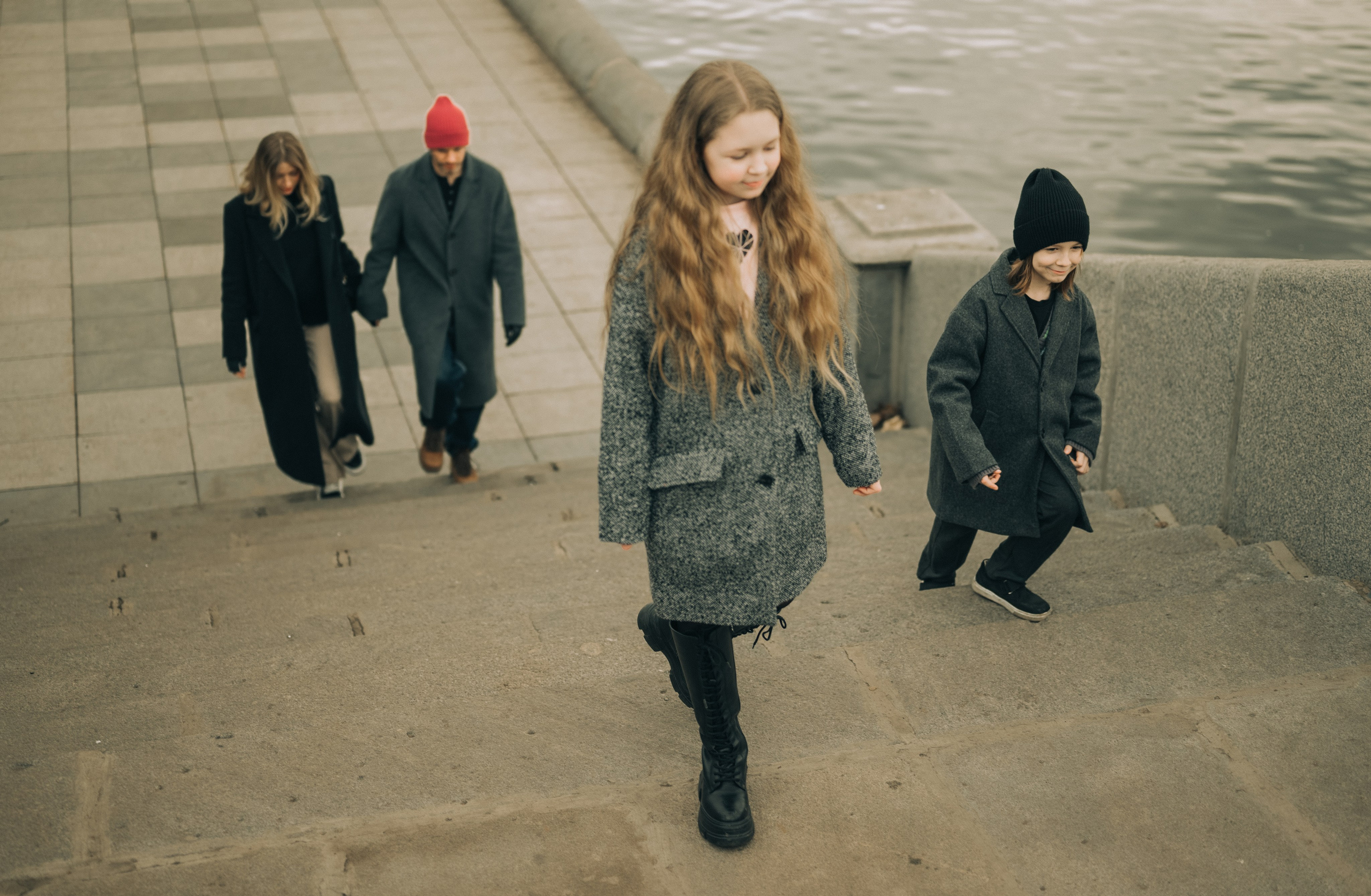 Весенняя прогулка. Аня, Егор, Эми и Миша. Семейный фотограф в Москве Дарья Пузикова