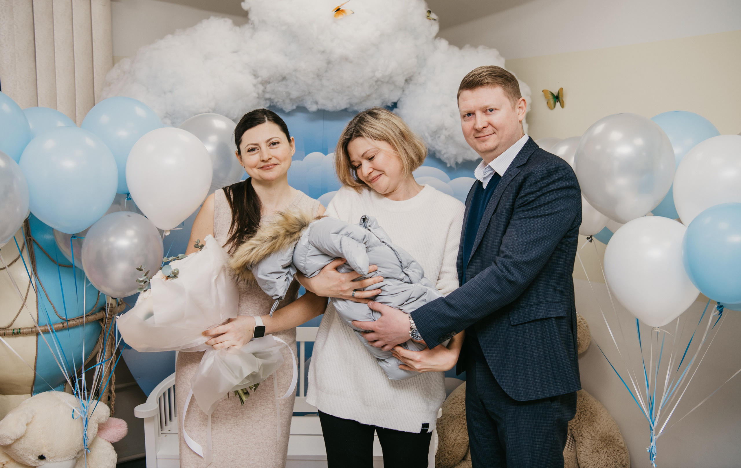 Выписка малыша. Мать и дитя на Севастопольском. Фотограф на выписку из роддома в Москве и МО