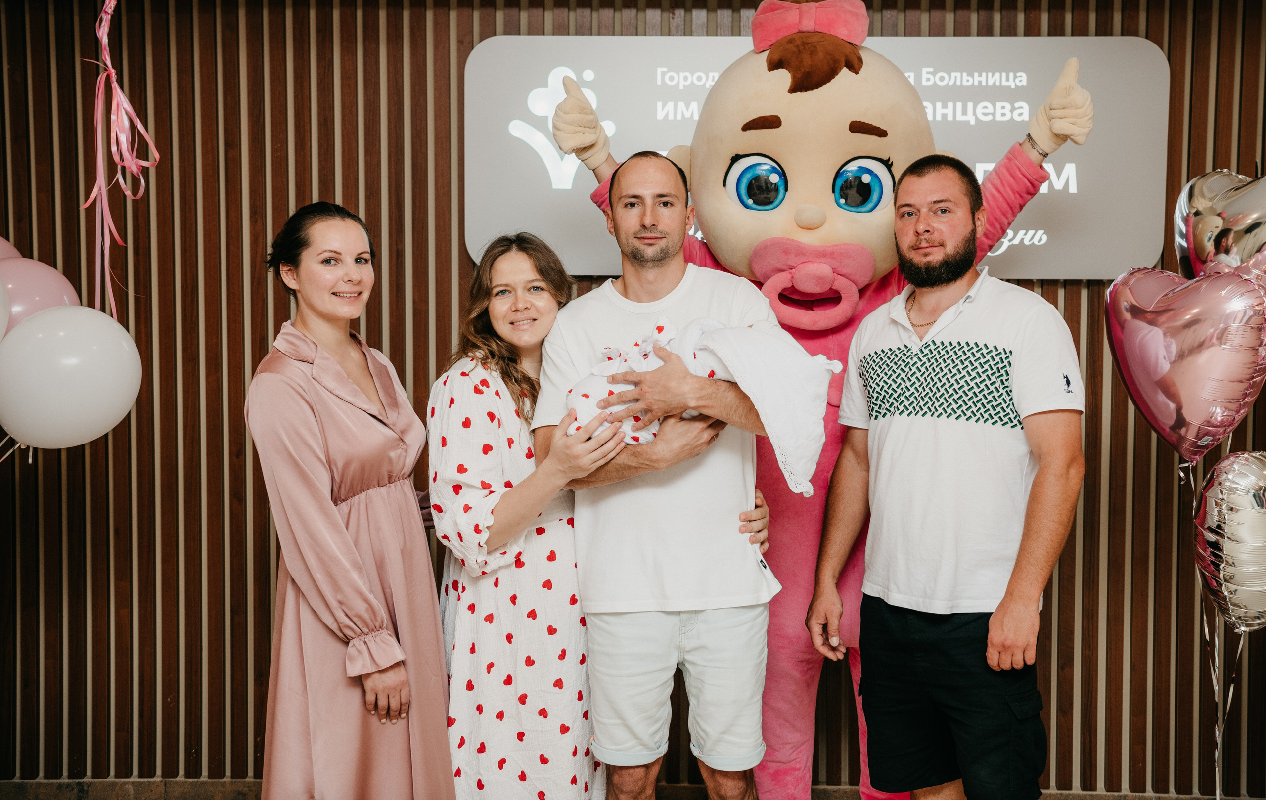 Выписка Софии в ГКБ Ерамишанцева. Фотограф на выписку из роддома в Москве и МО
