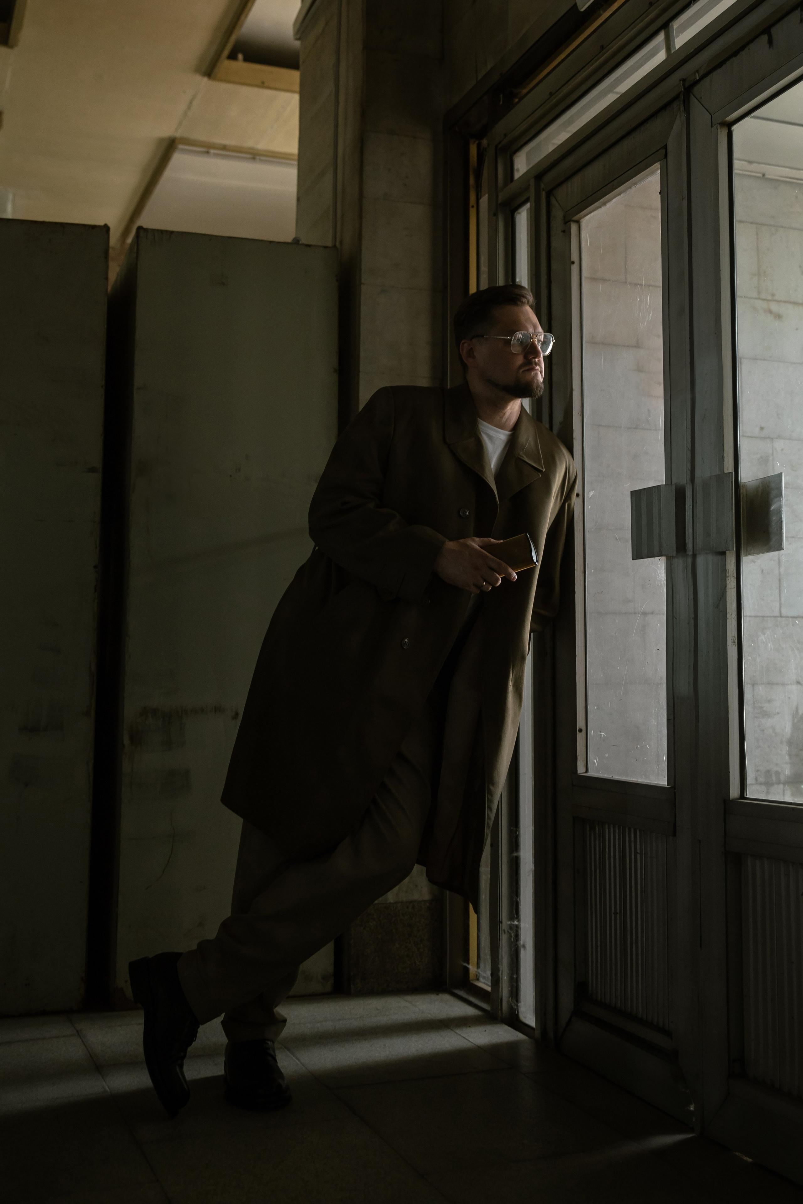 Андрей. Сьёмка в стиле ссср на вокзале. Фотограф Набережные Челны Казань