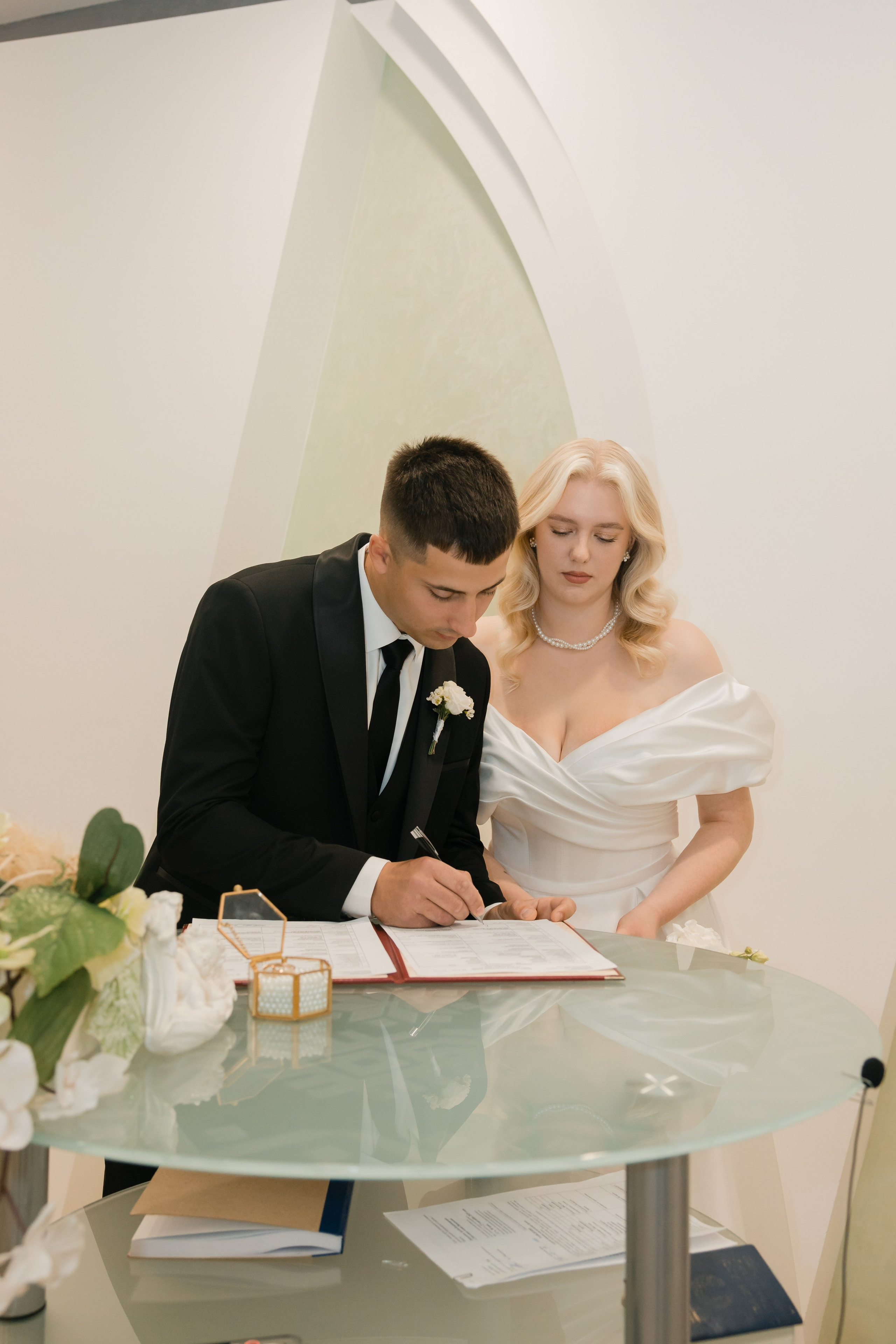 Отдел ЗАГС Администрации Первомайского района. Видеосъемка и фотосъемка свадеб. Фотограф и оператор на свадьбу. Видеосъемка подкастов, собственная видео-фотостудии. Предметная фотосъемка