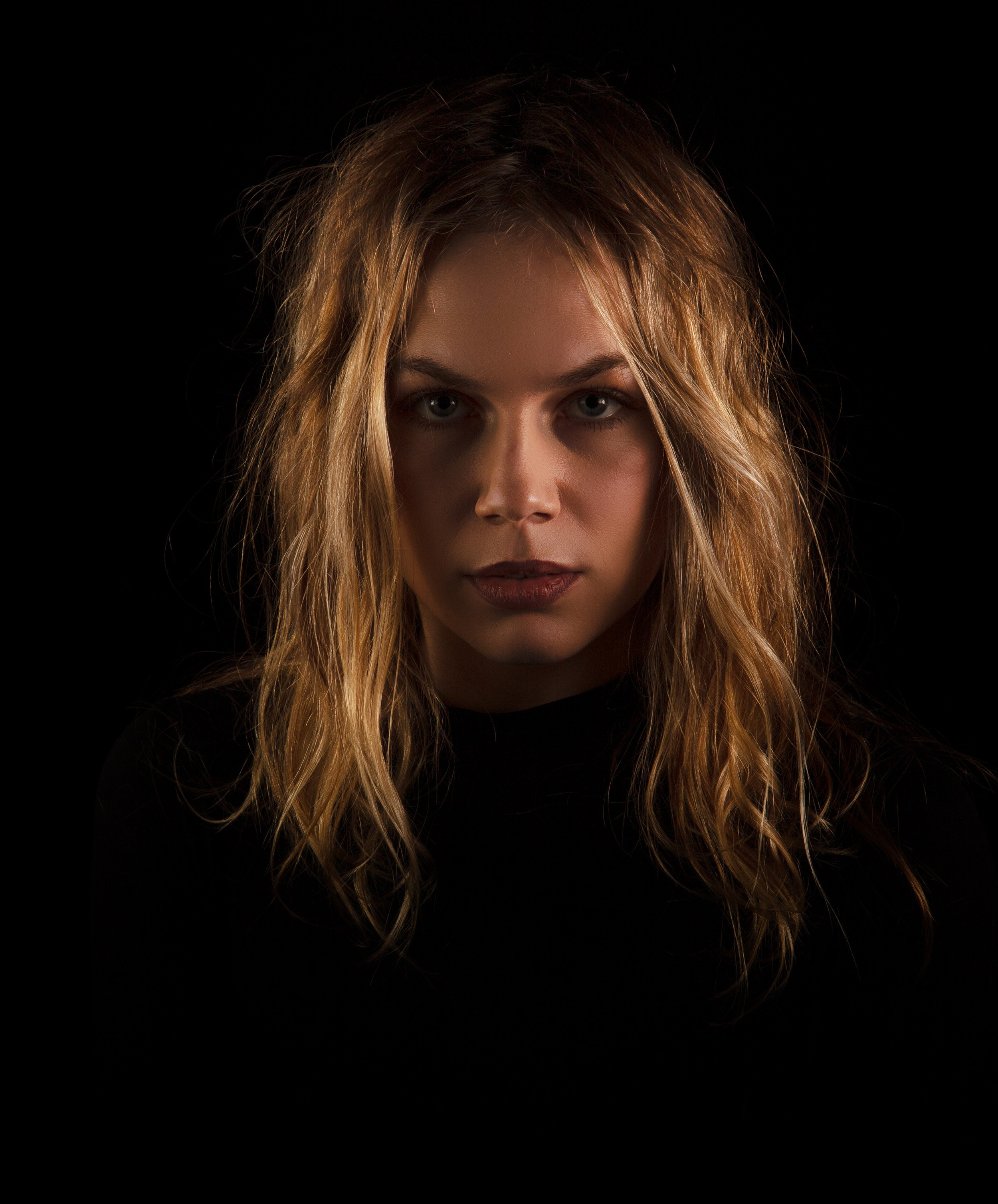 Фотосессия с жестким темным светом