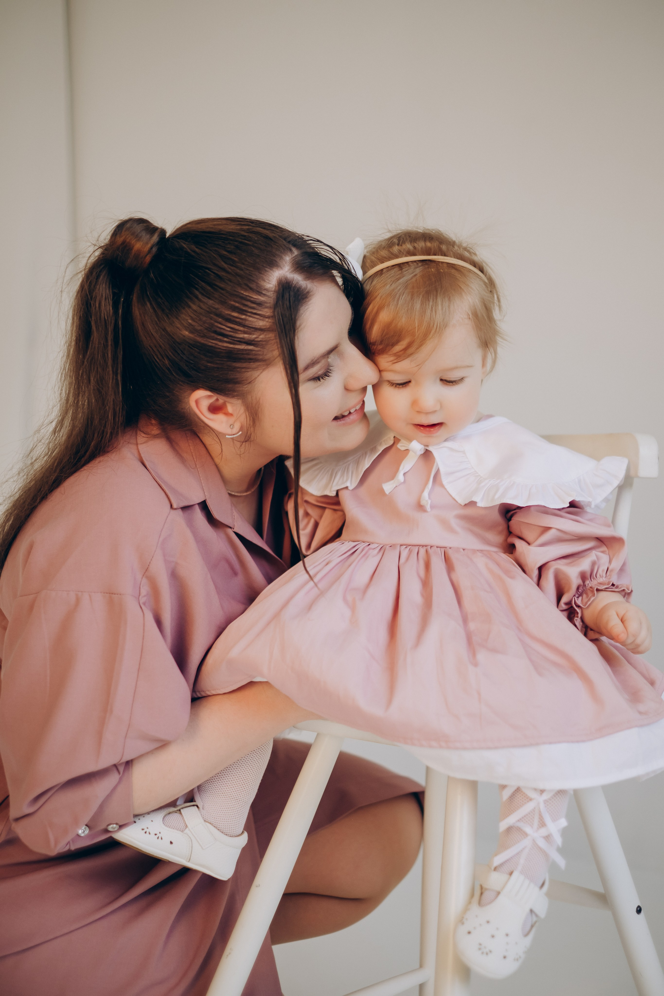 Фотосессия «День рождения» в минималистичной студии. Фотограф Новосибирск Анна Рождественская