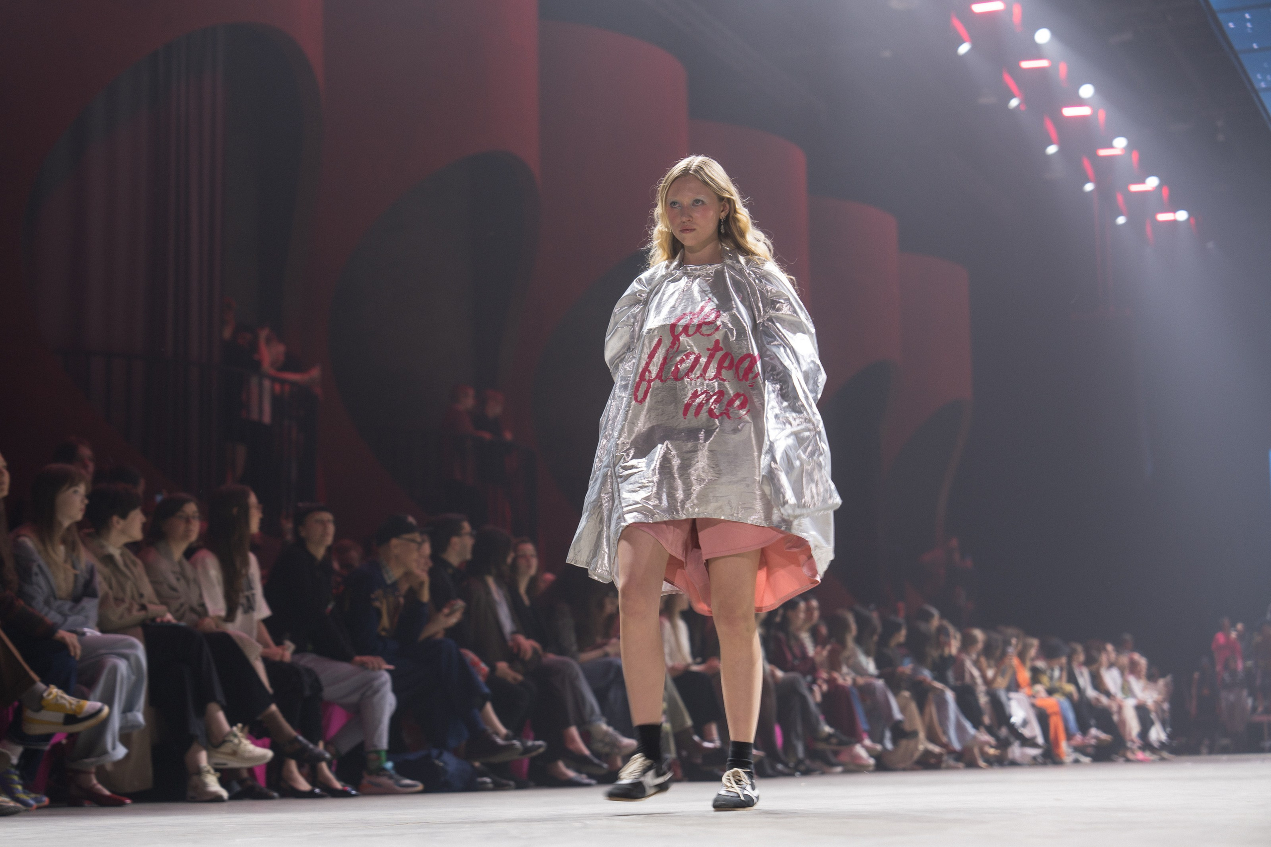 Показ Школы дизайна НИУ ВШЭ. Фотограф Николай Прокофьев модельные тесты в Москве