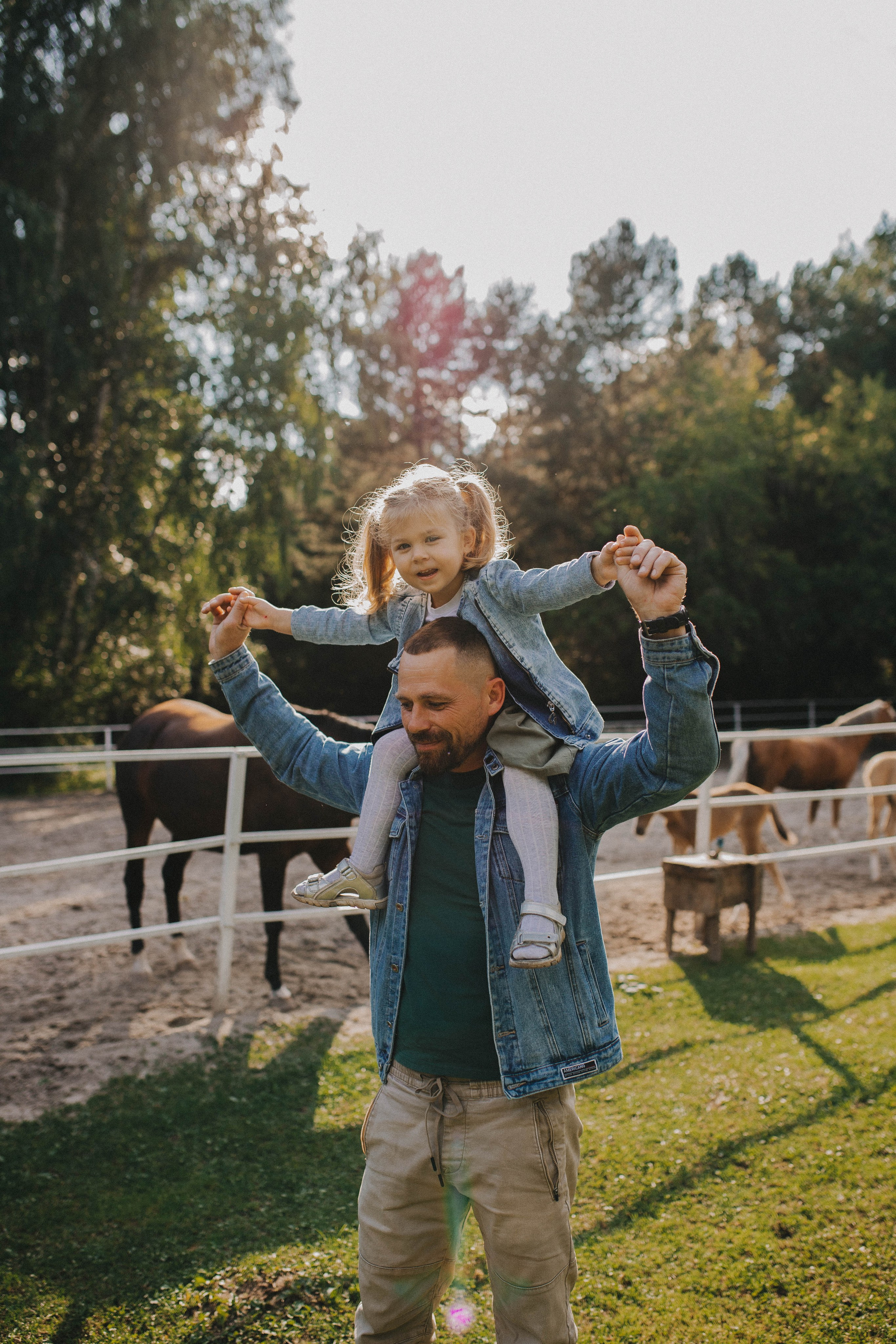 «Ма, па, поехали на лошадок смотреть!». Свадебный фотограф Новосибирск