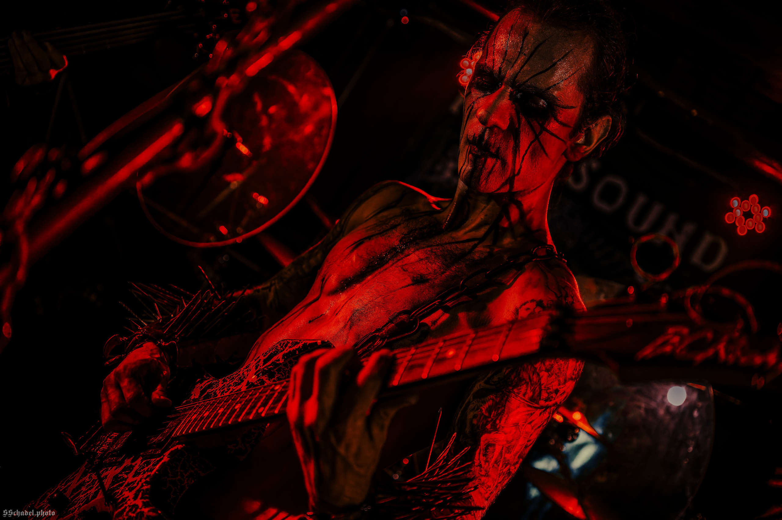 Frostlagte Måne 18.10.25. We will make everything metal!