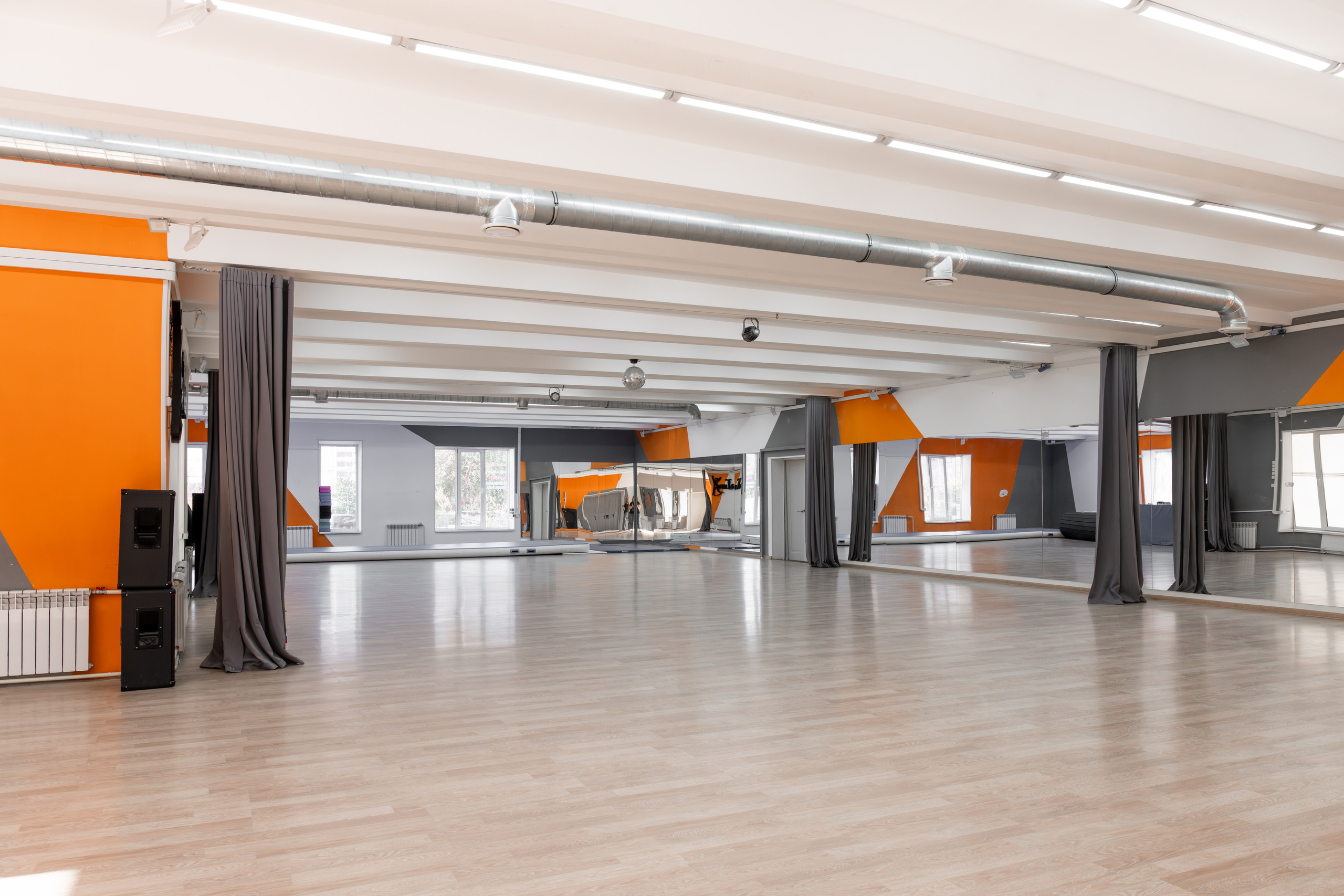 Наш зал. КонТакт — спортивные бальные танцы в Москве