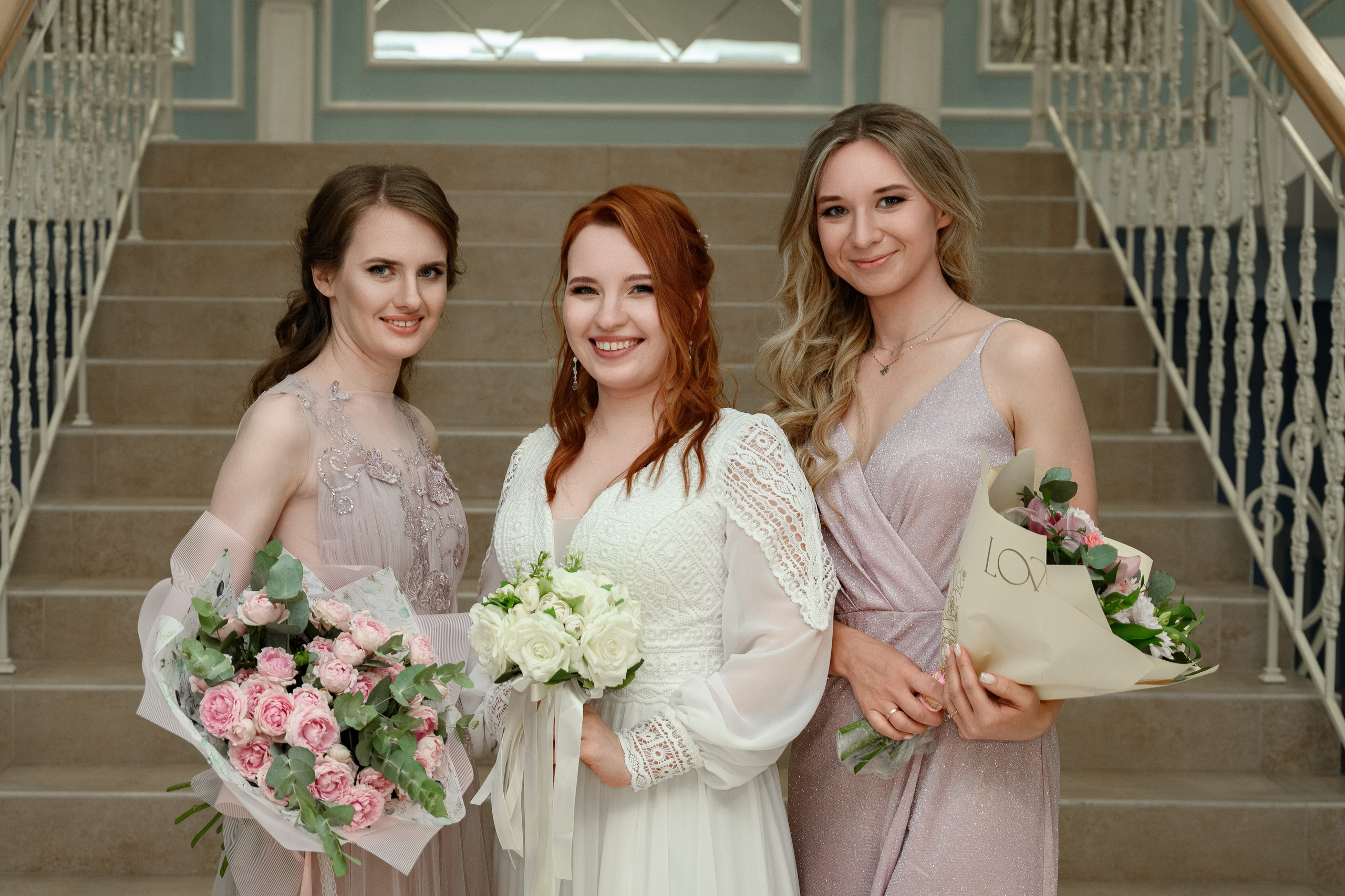 Свадебная фотосессия в ЗАГСе от 5000 рублей.