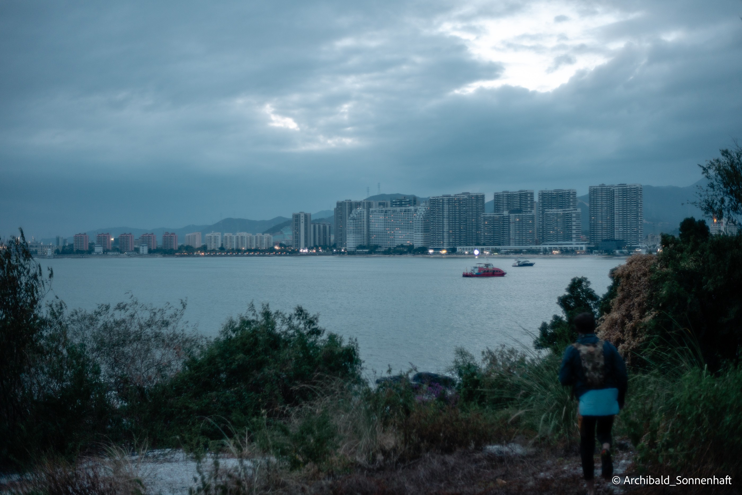Kayaking in Huizhou, China. Photographer in Guangzhou, China. Archibald Sonnenhaft