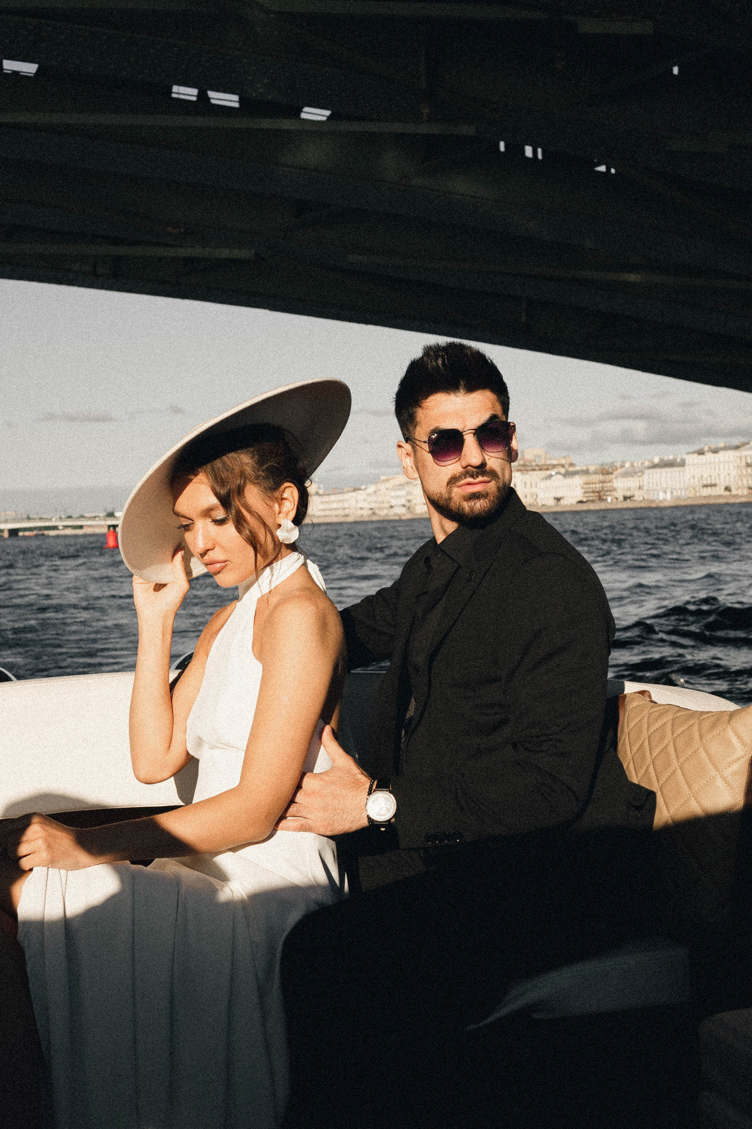 СВАДЕНБНАЯ СЬЕМКА НА КАТЕРЕ ПО КАНАЛАМ САНКТ-ПЕТЕРБУРГА И В АКВАТОРИИ НЕВЫ. Профессиональный фотограф, Санкт-Петербург — Виктория Богомолова