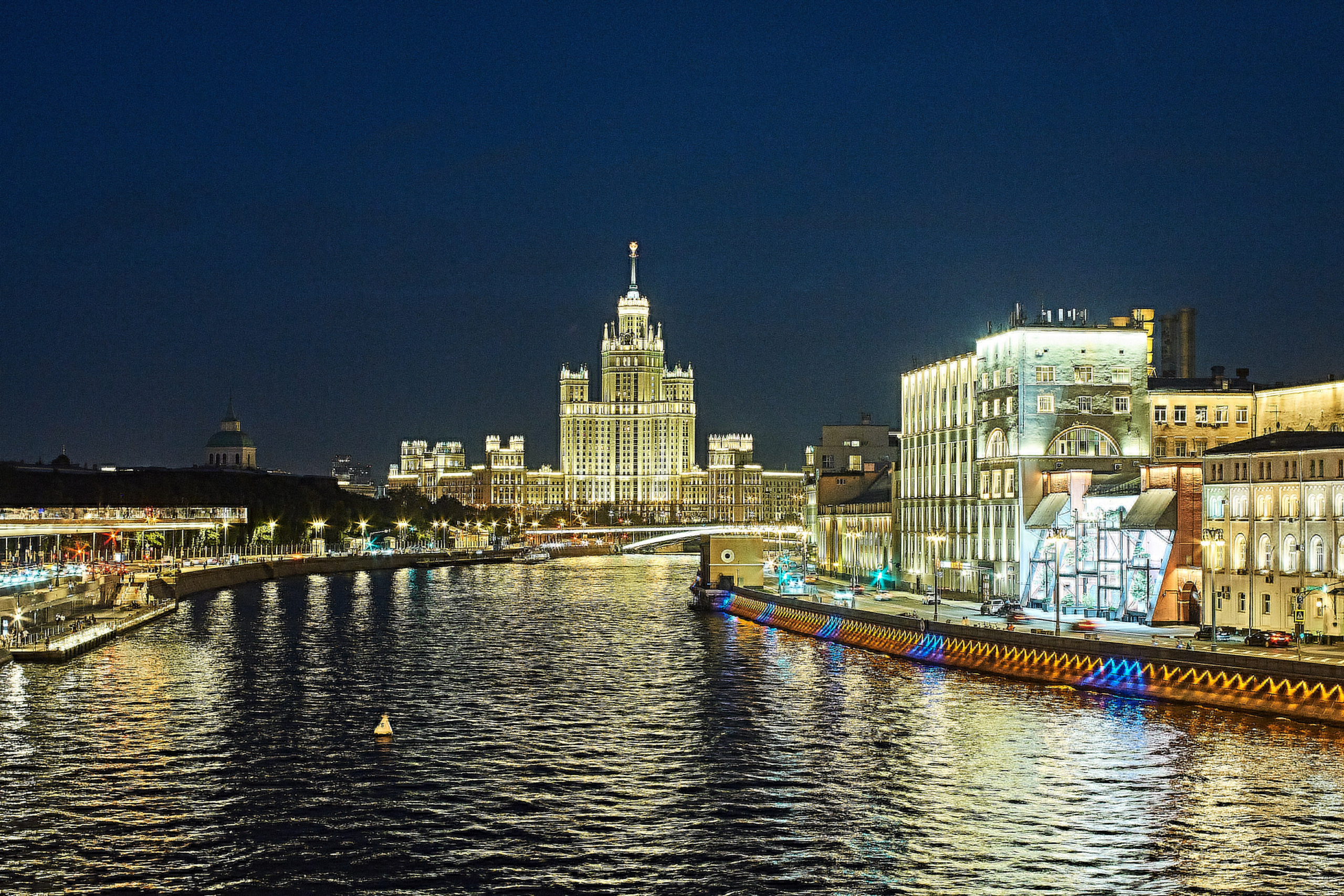 Живописный пейзаж ночной Москвы - фотограф Виталий Дени