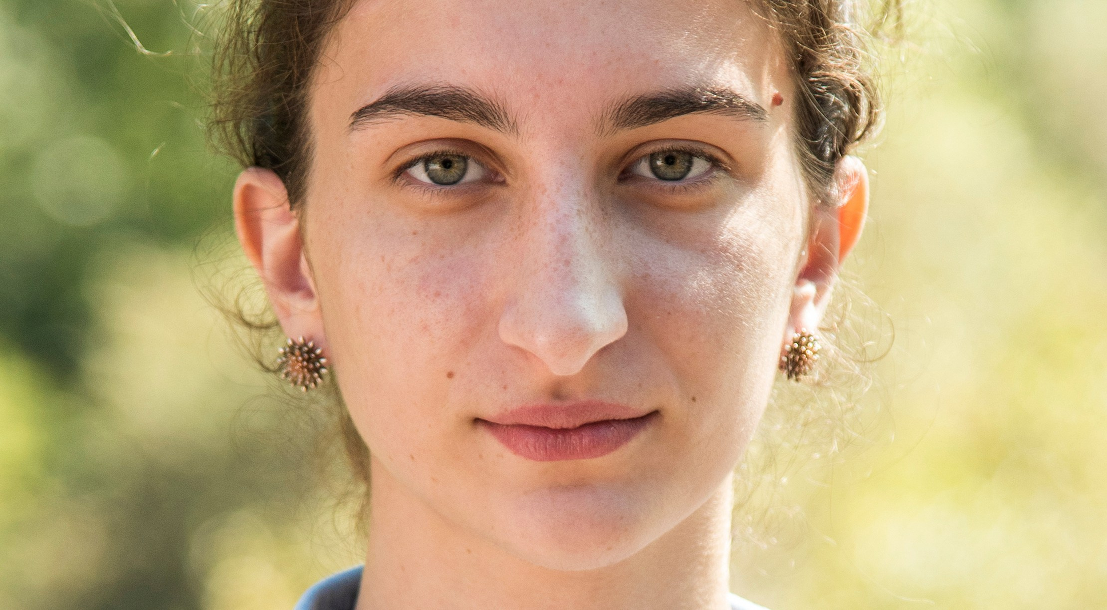 Портрет. крупный план. Кавказская девушка. Южная принцесса. Абхазка. Абхазия, Озеро Рица.