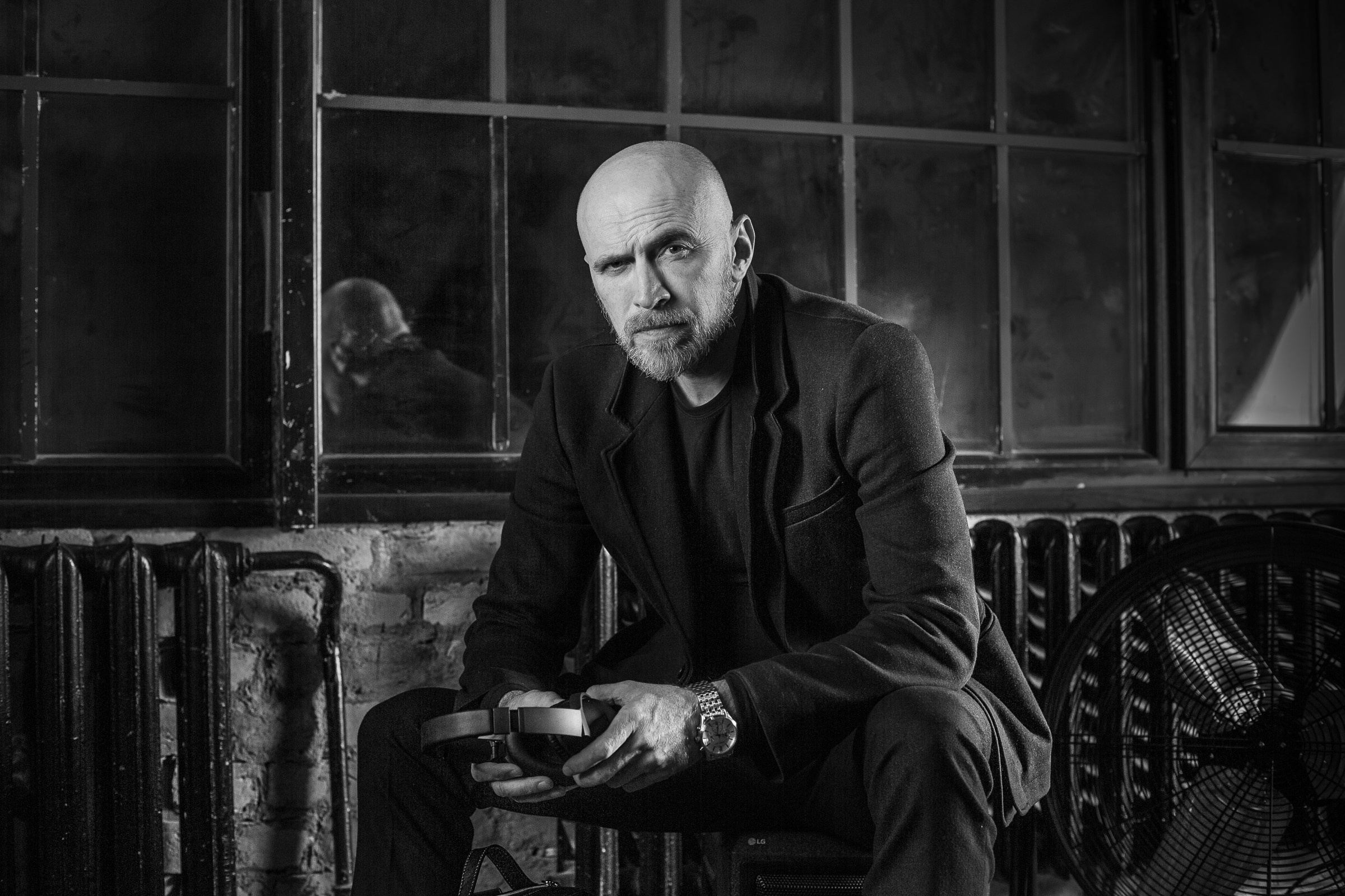 Портретная фотосессия для владельца бренда George Kini. Рекламный, предметный, репортажный, семейный фотограф и художник в Москве