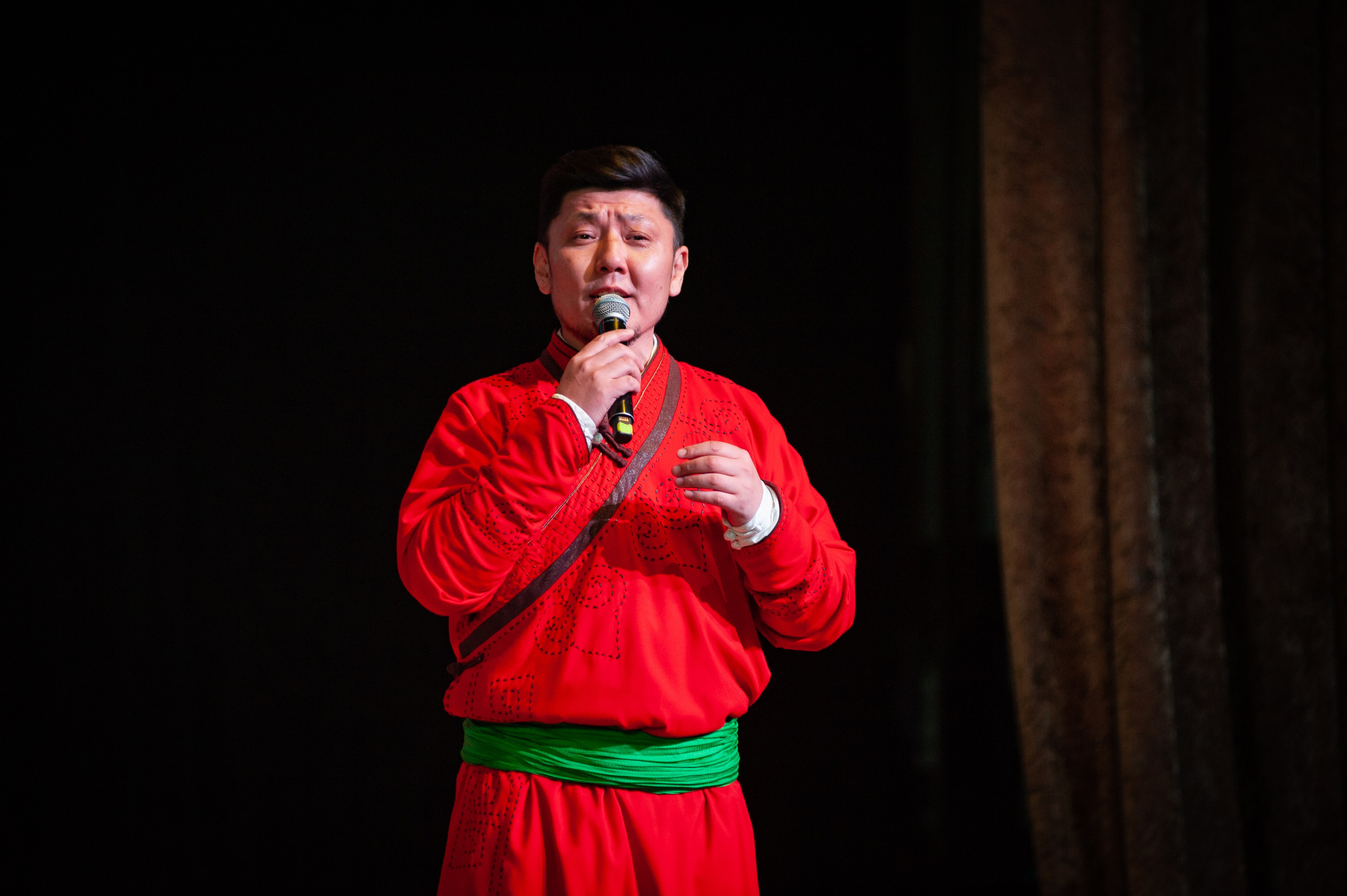 Эрдэм Дымбрылов_ Концерт_ Колледж Исскуств. Андреева Александра фотограф в г. Улан-Удэ