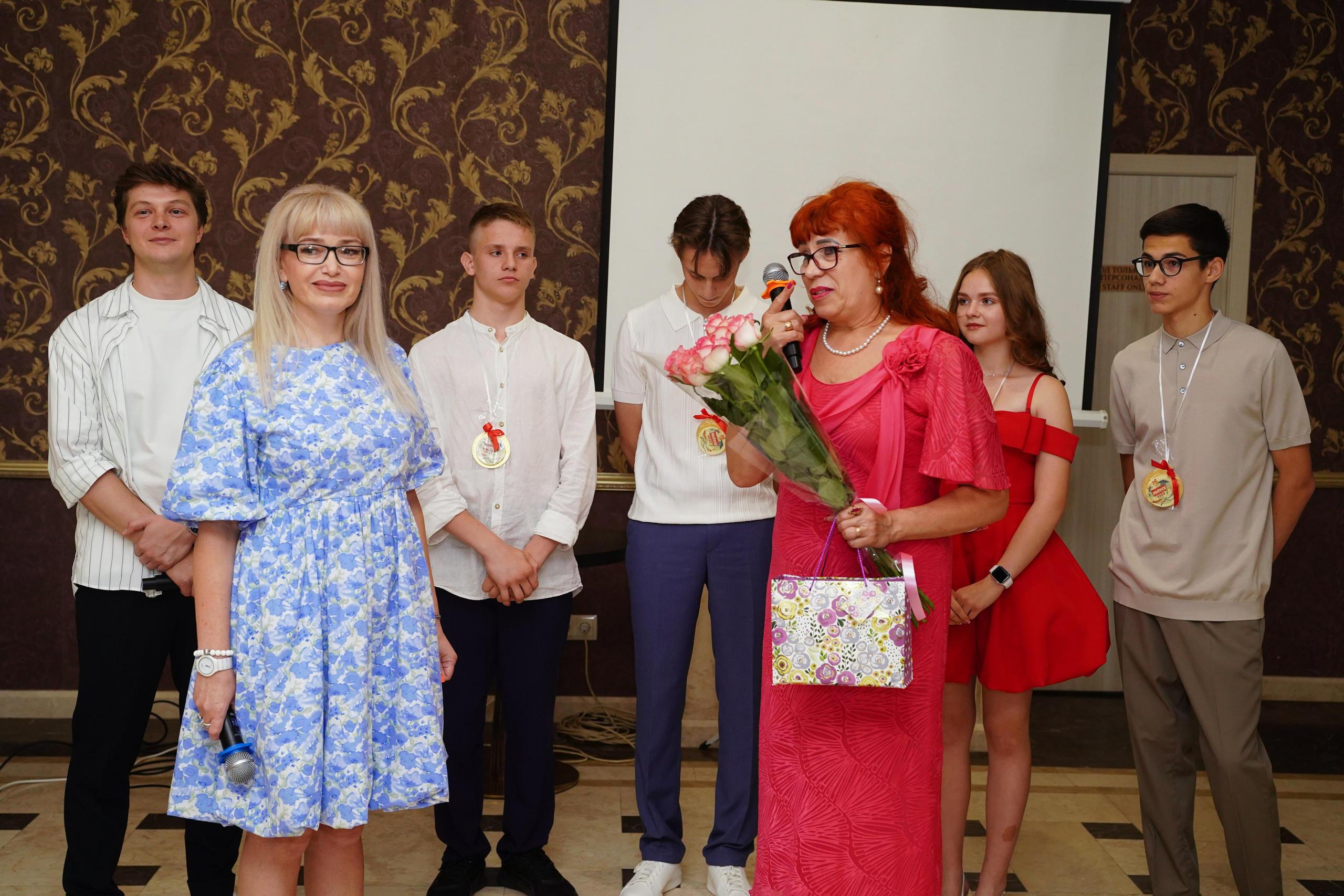 Ресторан- Выпускной 11 кл. MEMENTO.Выпускные альбомы, школьные, юбилейные и другие книги. Ростов-на-Дону