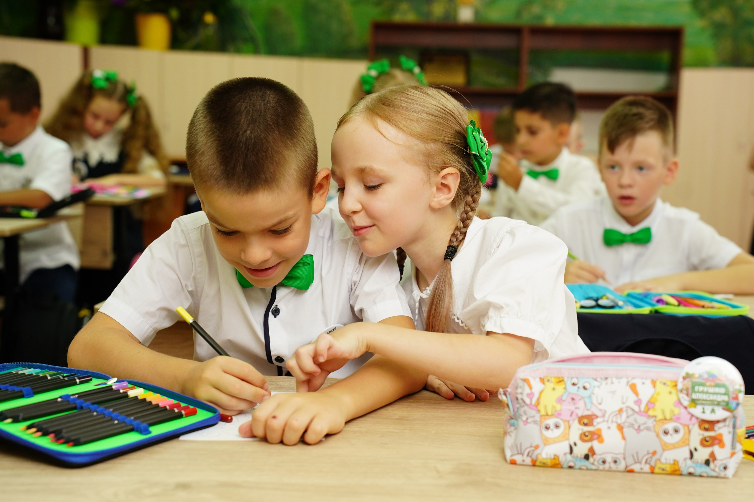 Фото с другом. MEMENTO.Выпускные альбомы, школьные, юбилейные и другие книги. Ростов-на-Дону