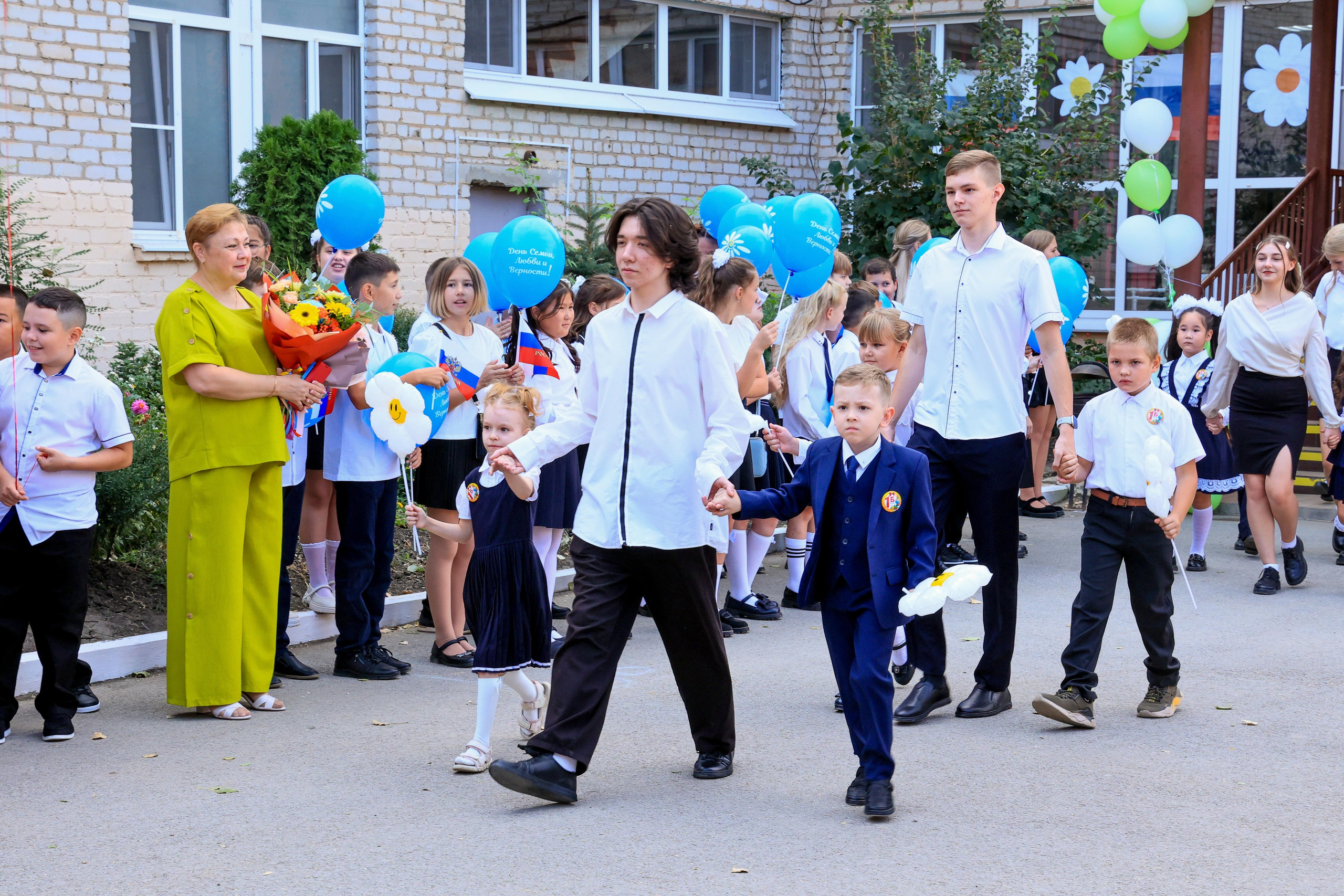 ШКОЛА 1 СЕНТЯБРЯ. Свадебный фотограф — видеограф в г. Астрахань Екатерина Юмашева