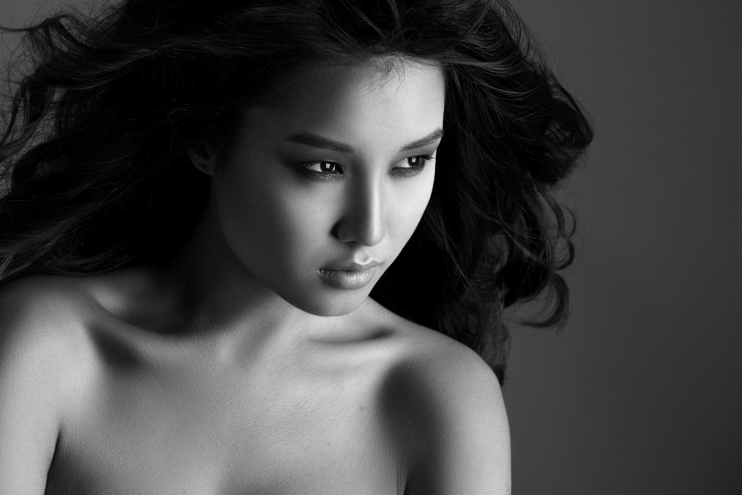 Женский портретный фотограф в Москве. Арт фотограф в Москве Леонид Маркачев. Женский портрет, будуар, фэшн, арт-ню