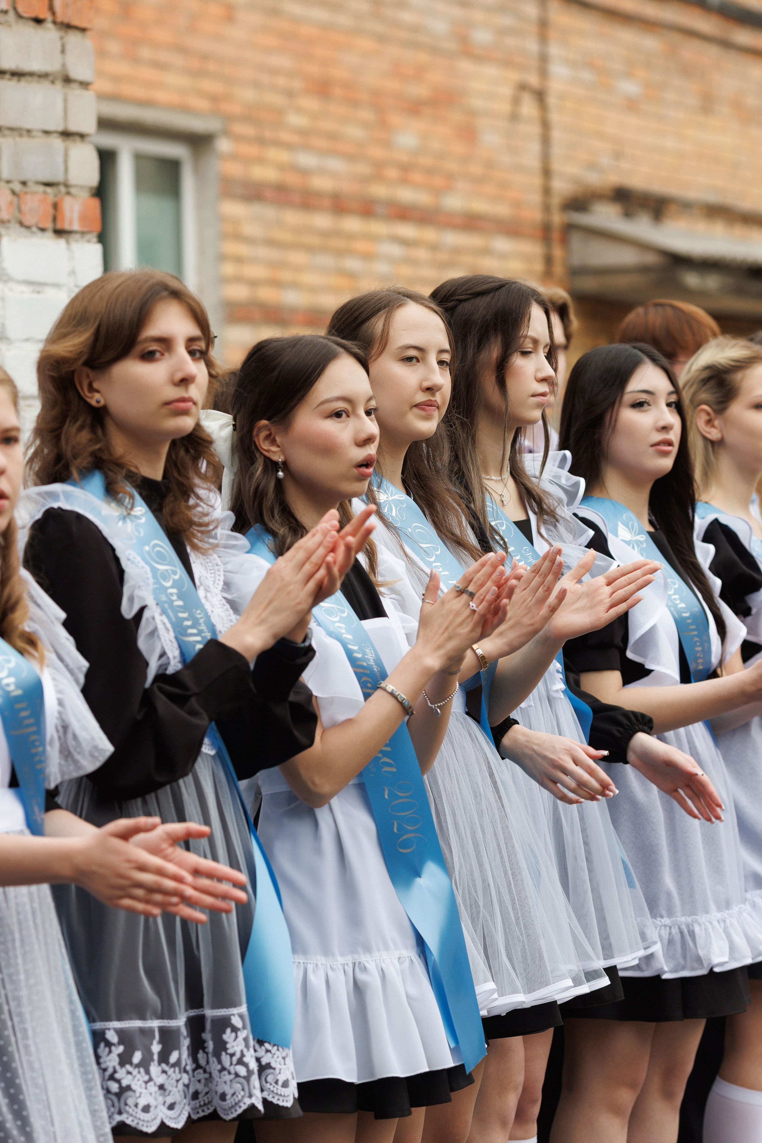 Последний звонок Гимназия Артем. Photoalbum-vl.ru