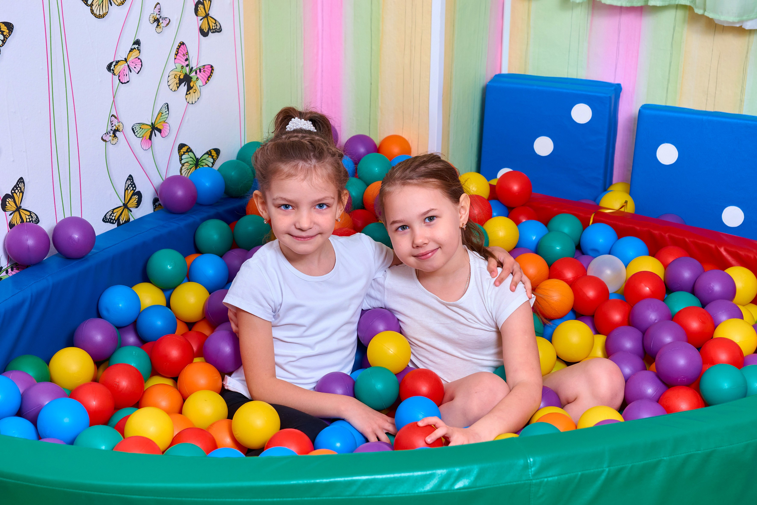 Занятие в спортзале. Childrenfoto.ru