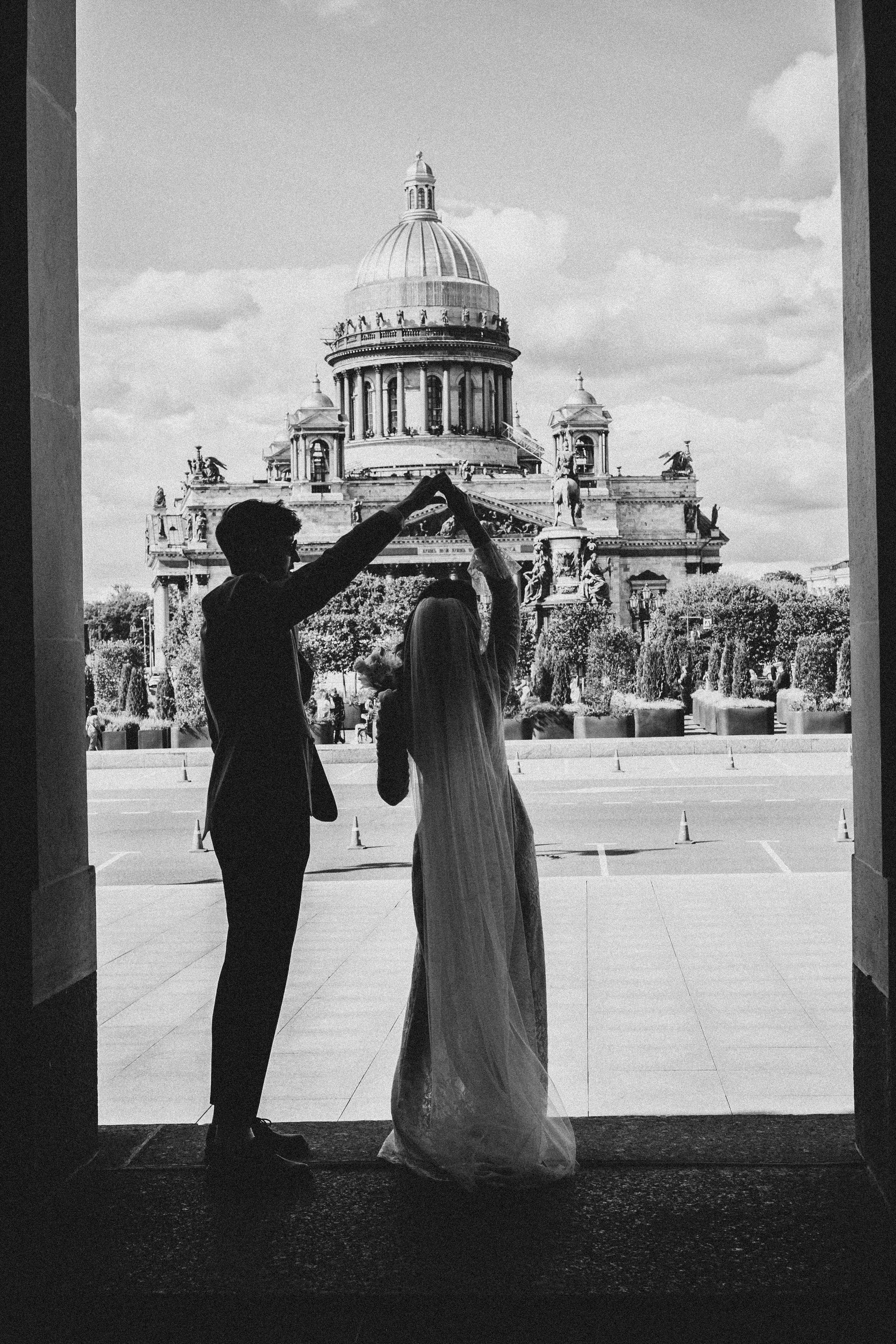 СВАДЕБНАЯ ПРОГУЛКА ВОЗЕ ИСАИКЕВСКОГО СОБОРА АСТОРИИ И ЗАКОНОДАЛЕТНОГО СОБРАНИЯ. Профессиональный фотограф, Санкт-Петербург — Виктория Богомолова