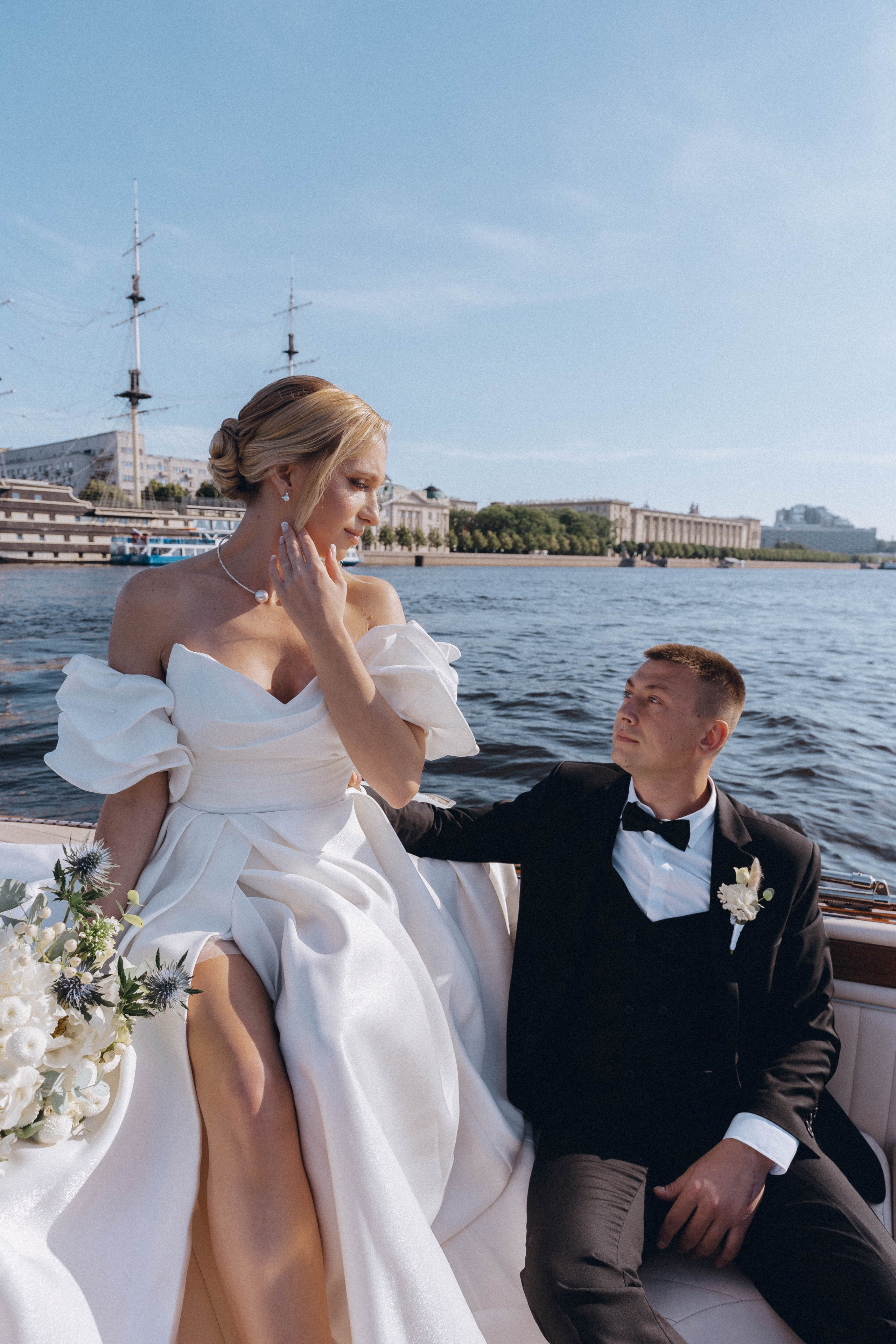 СВАДЕНБНАЯ СЬЕМКА НА КАТЕРЕ ПО КАНАЛАМ САНКТ-ПЕТЕРБУРГА И В АКВАТОРИИ НЕВЫ. Профессиональный фотограф, Санкт-Петербург — Виктория Богомолова