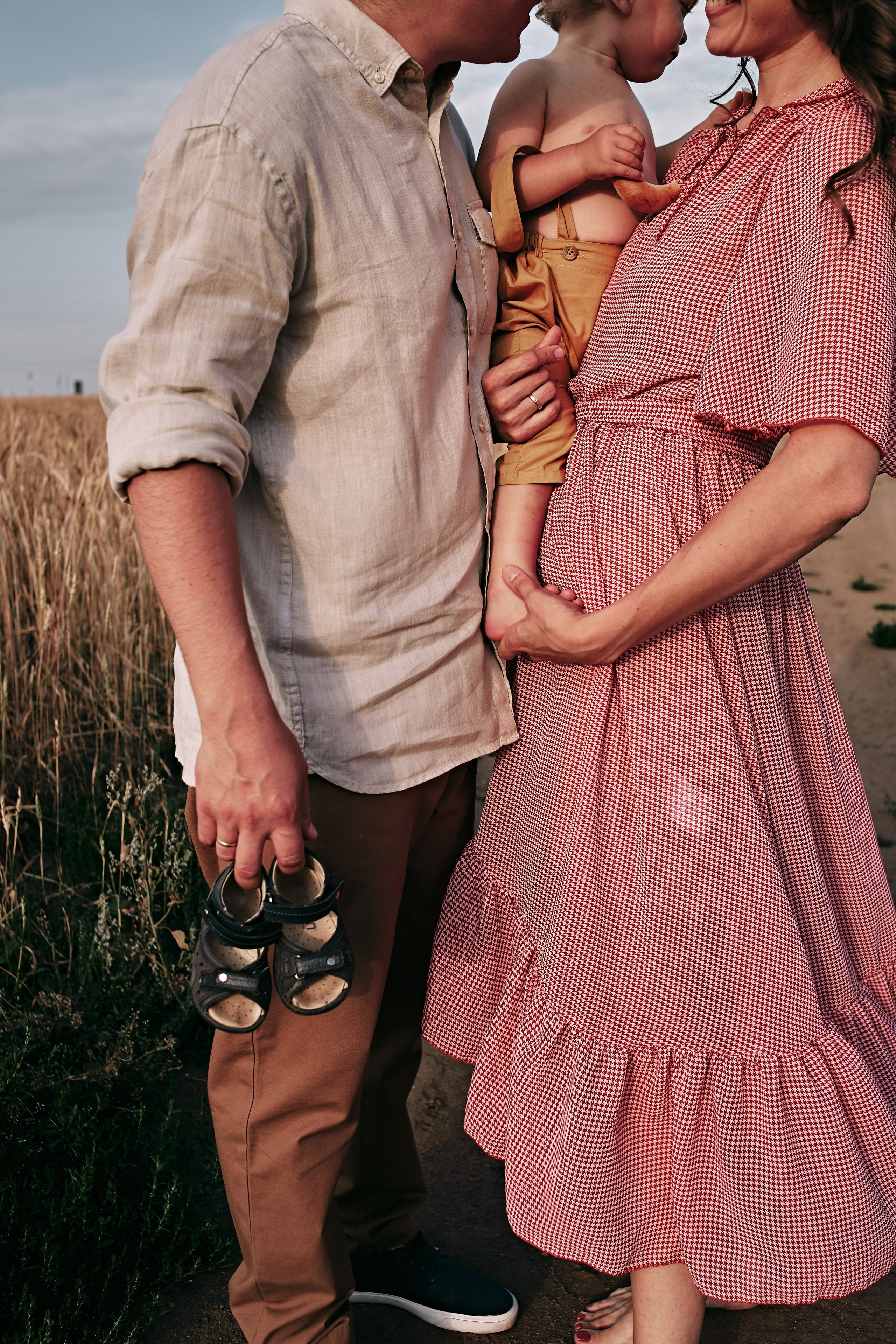 Большая семейная съемка в поле. Главная