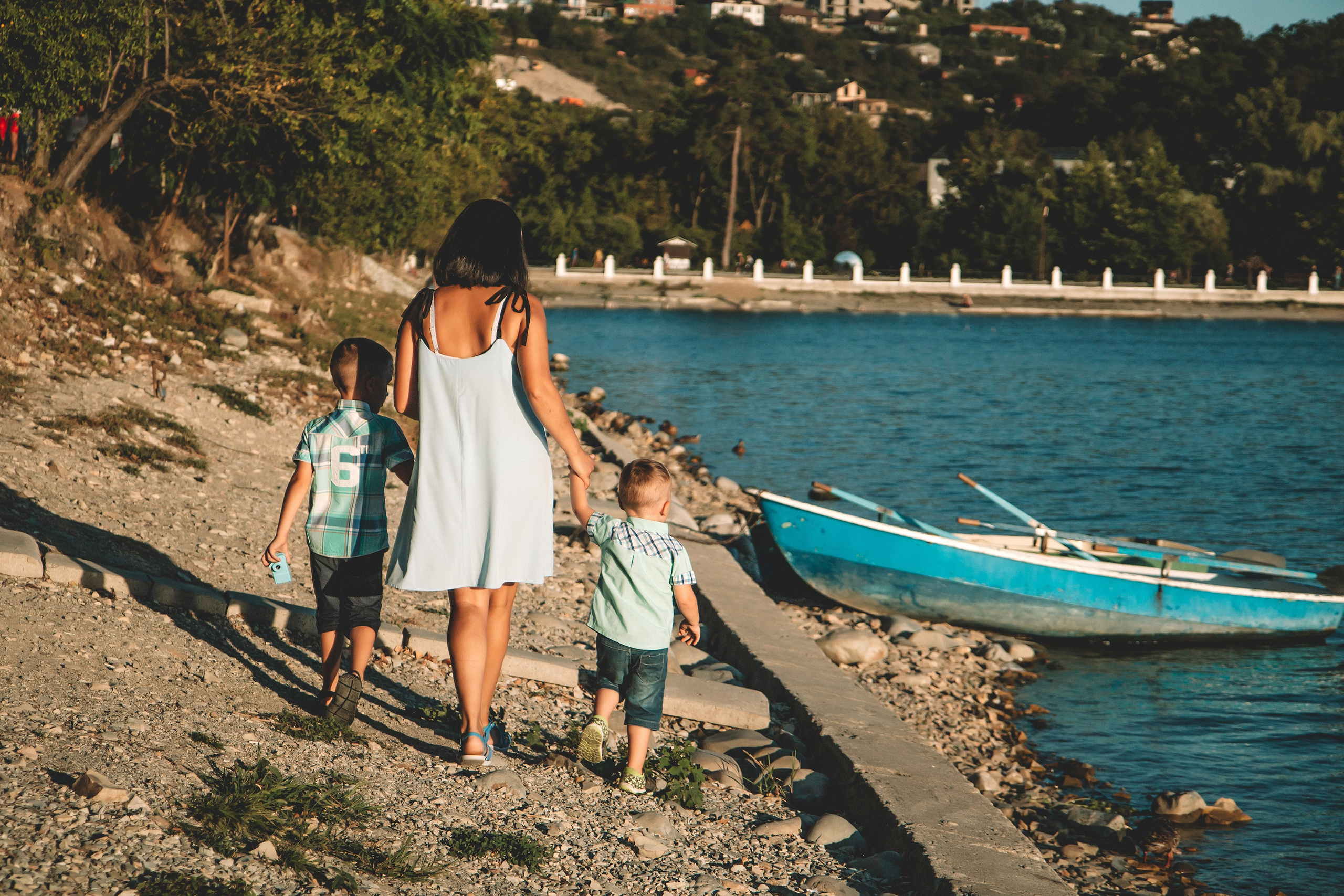 Наталья и мальчики. Прогулка в Абрау-Дюрсо. Семейный фотограф Новороссийск, Анапа, Геленджик — Юлия Давыдова