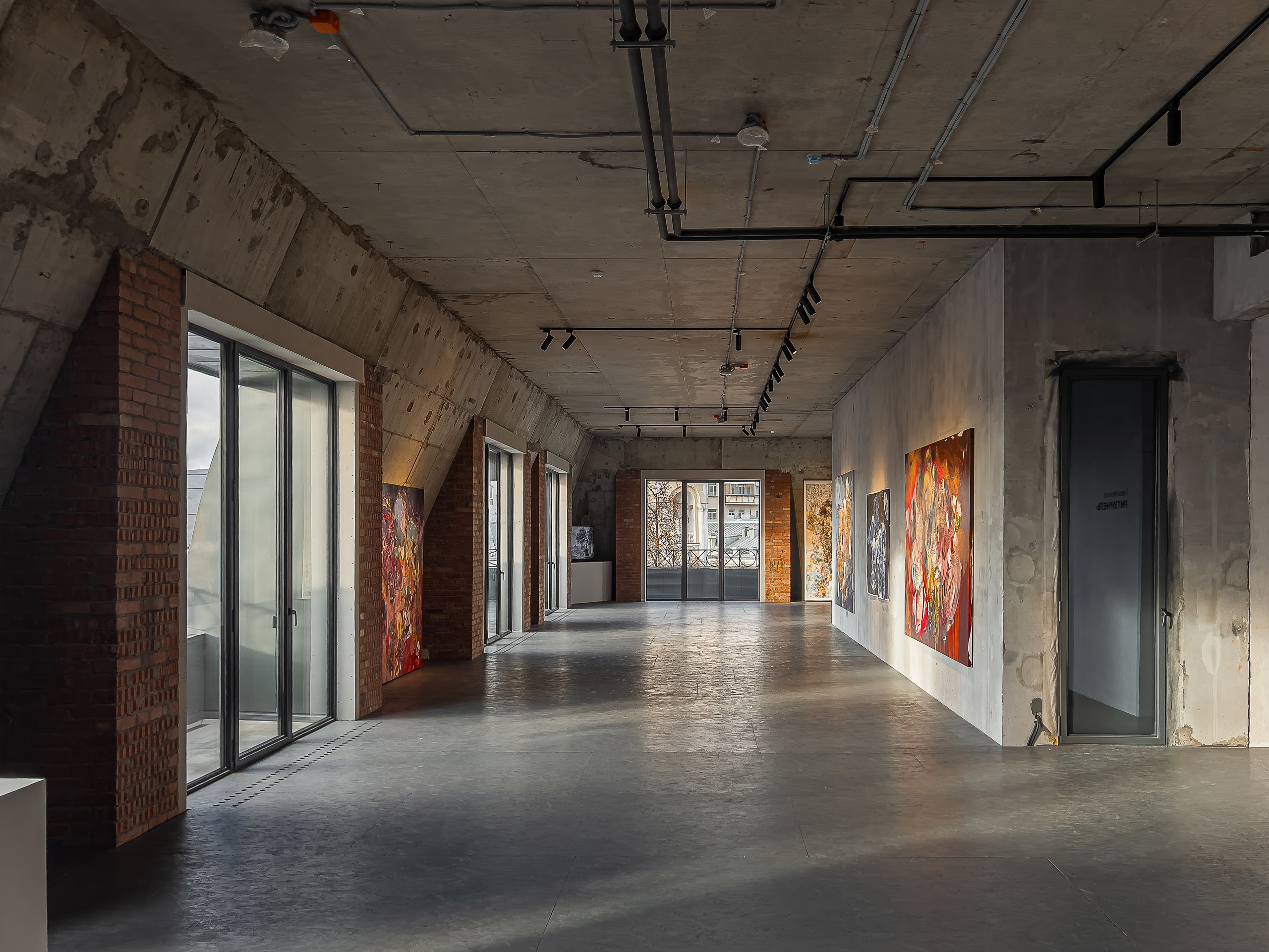 Галерея Vladey, дом с Атлантами. Иван Благушин. Интерьерный и архитектурный фотограф в Москве и Санкт-Петербурге