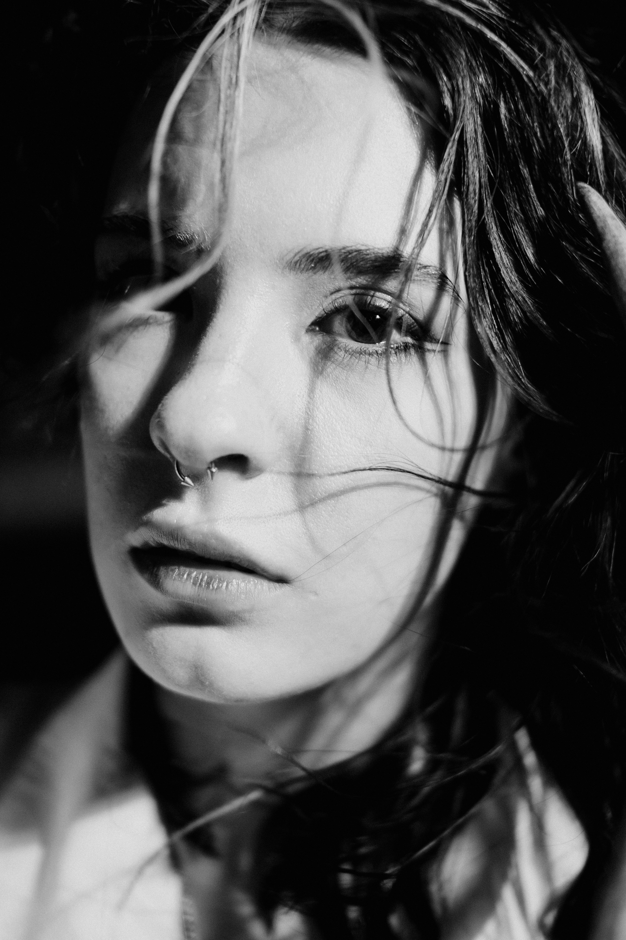 Съёмка у моря с оленьими рогами