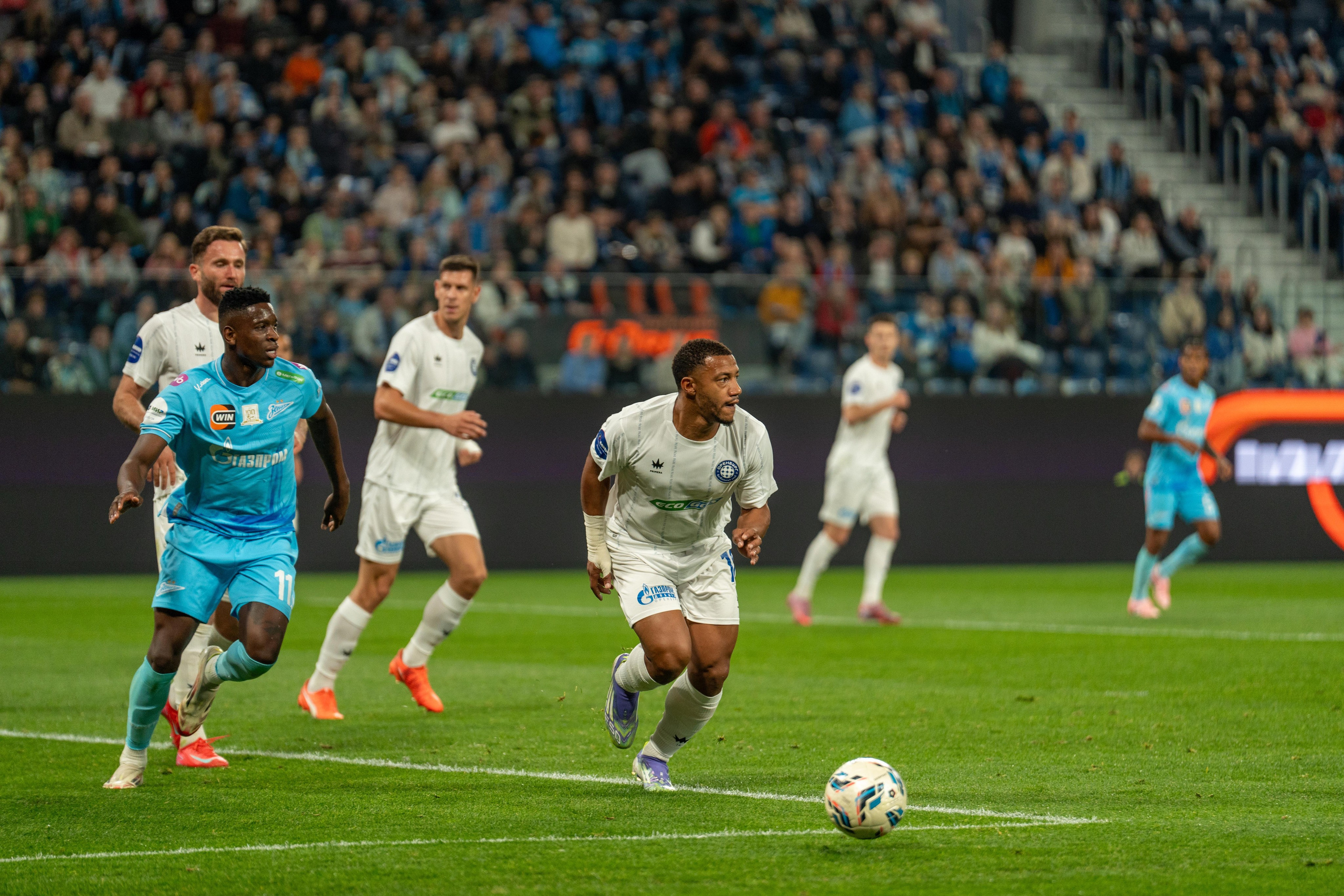 Динамичная репортажная съемка матча Зенит – Оренбург на Газпром Арене