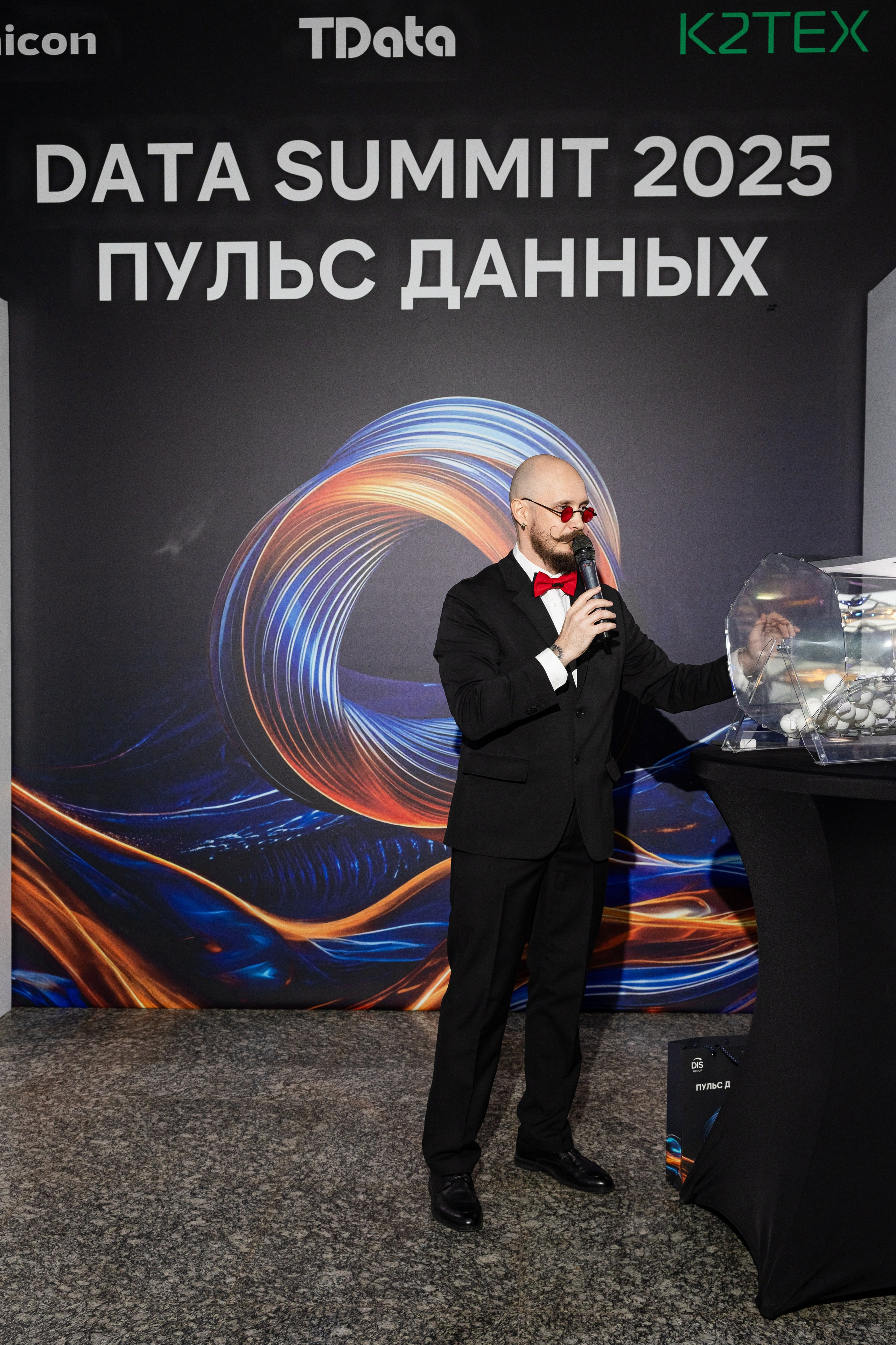 Data Summit 2025 (1). Свадебный репортажный фотограф в Москве