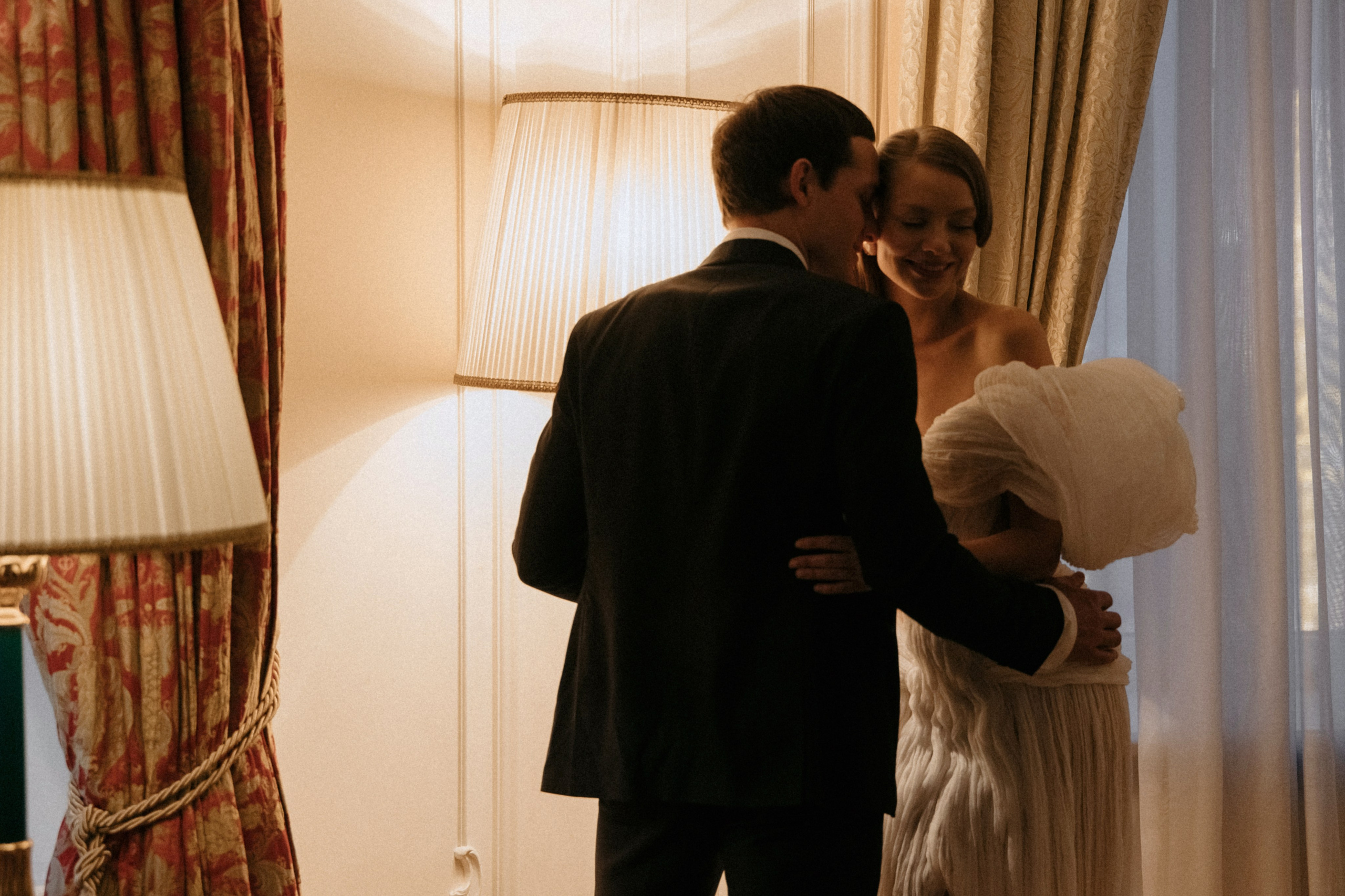 Свадебная фотосъемка в отеле Савой. Свадебный фотограф Москва