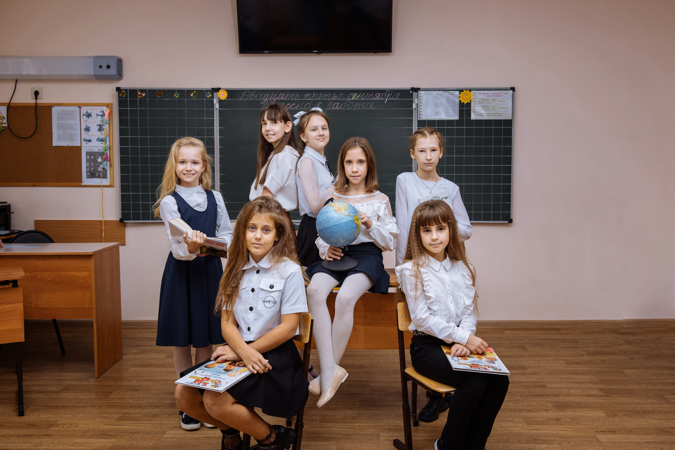 Начальные классы. Выпускные школьные фото­альбомы для школ и детских садов в Волгограде и Волжском