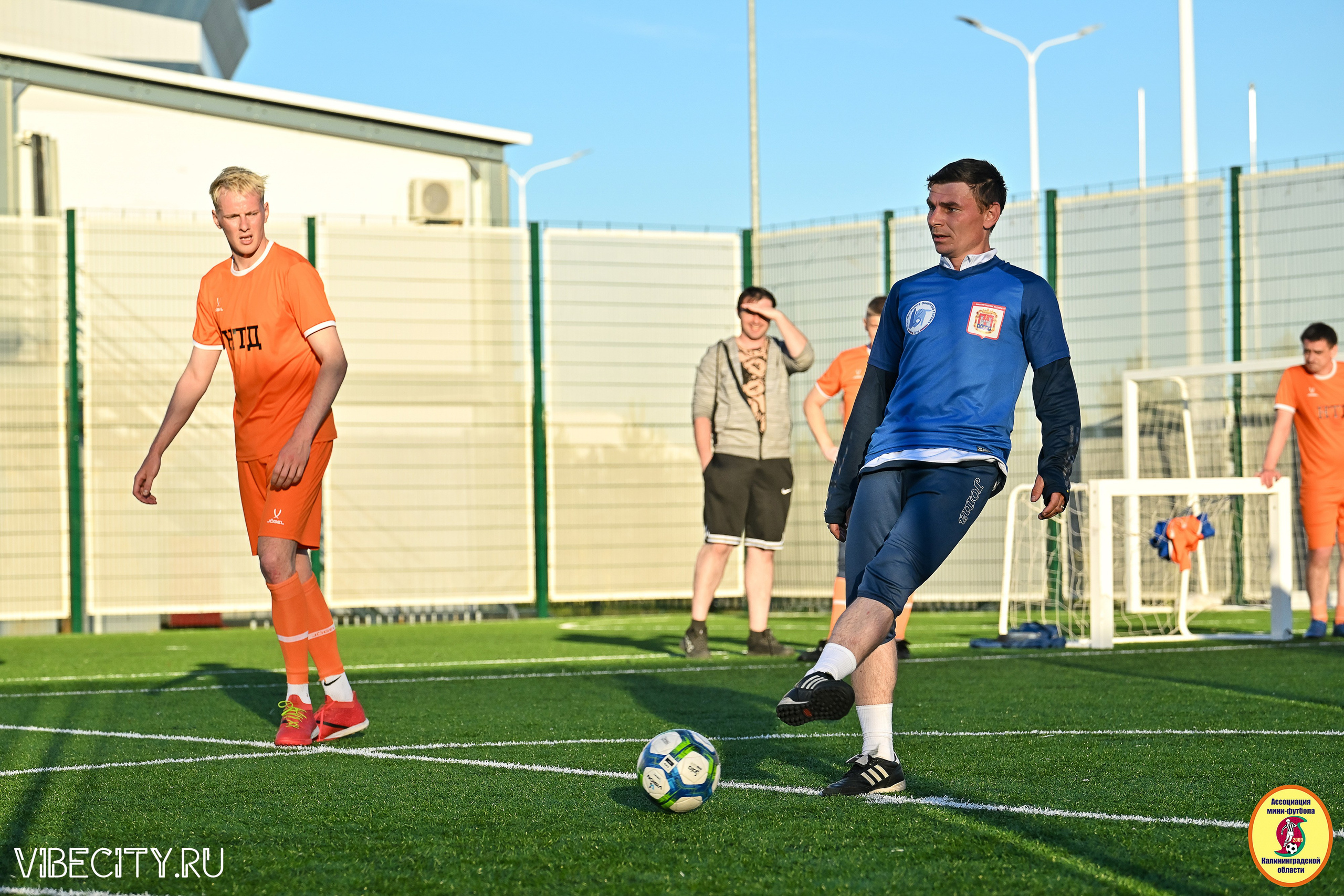 ИГРЫ МИНИ-ФУТБОЛЬНОЙ И КОРПОРАТИВНОЙ ЛИГИ. VIBECITY.RU Вайб Сити Ру Фоторепортажи Фотоотчеты Калининград