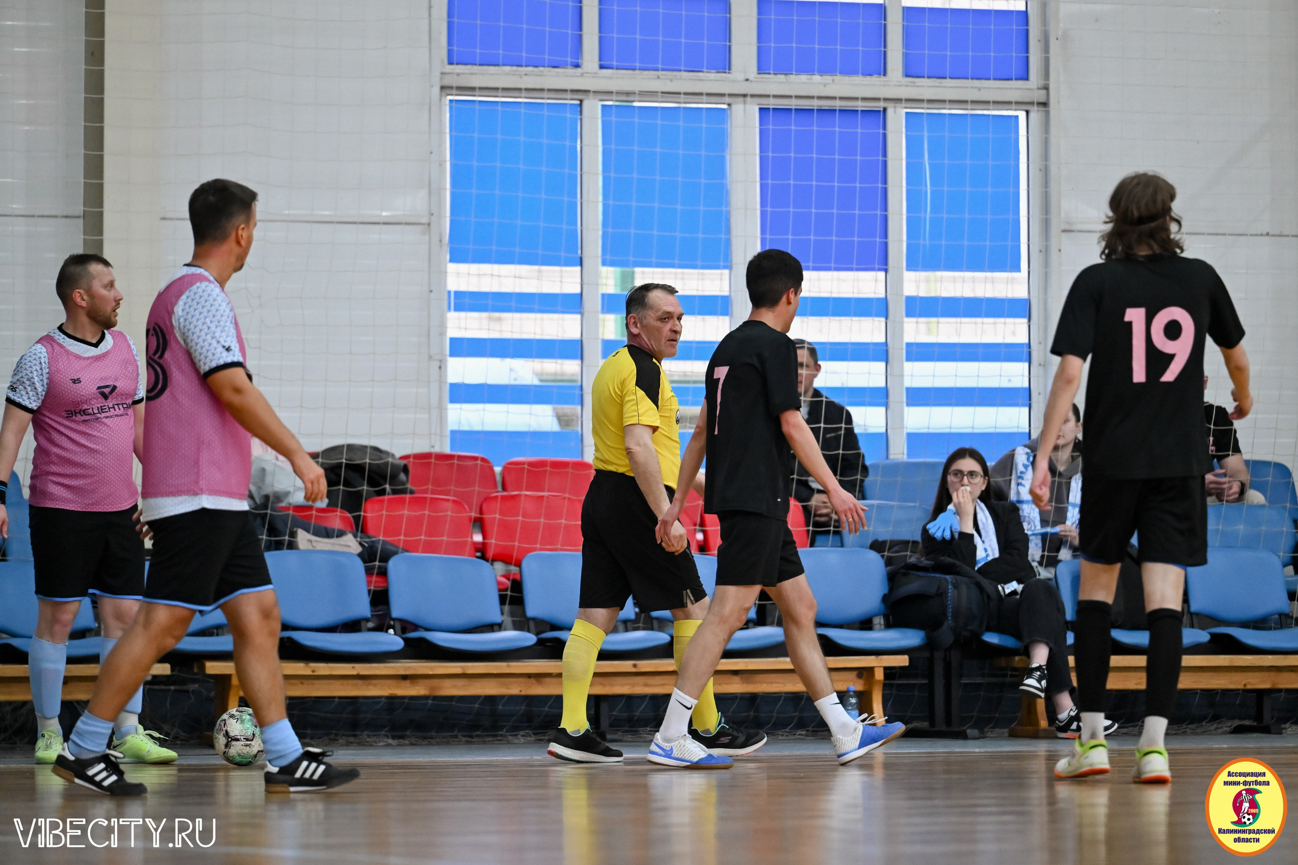 8 тур Корпоративной Бизнес-Лиги по футзалу. VIBECITY.RU Вайб Сити Ру Фоторепортажи Фотоотчеты Калининград