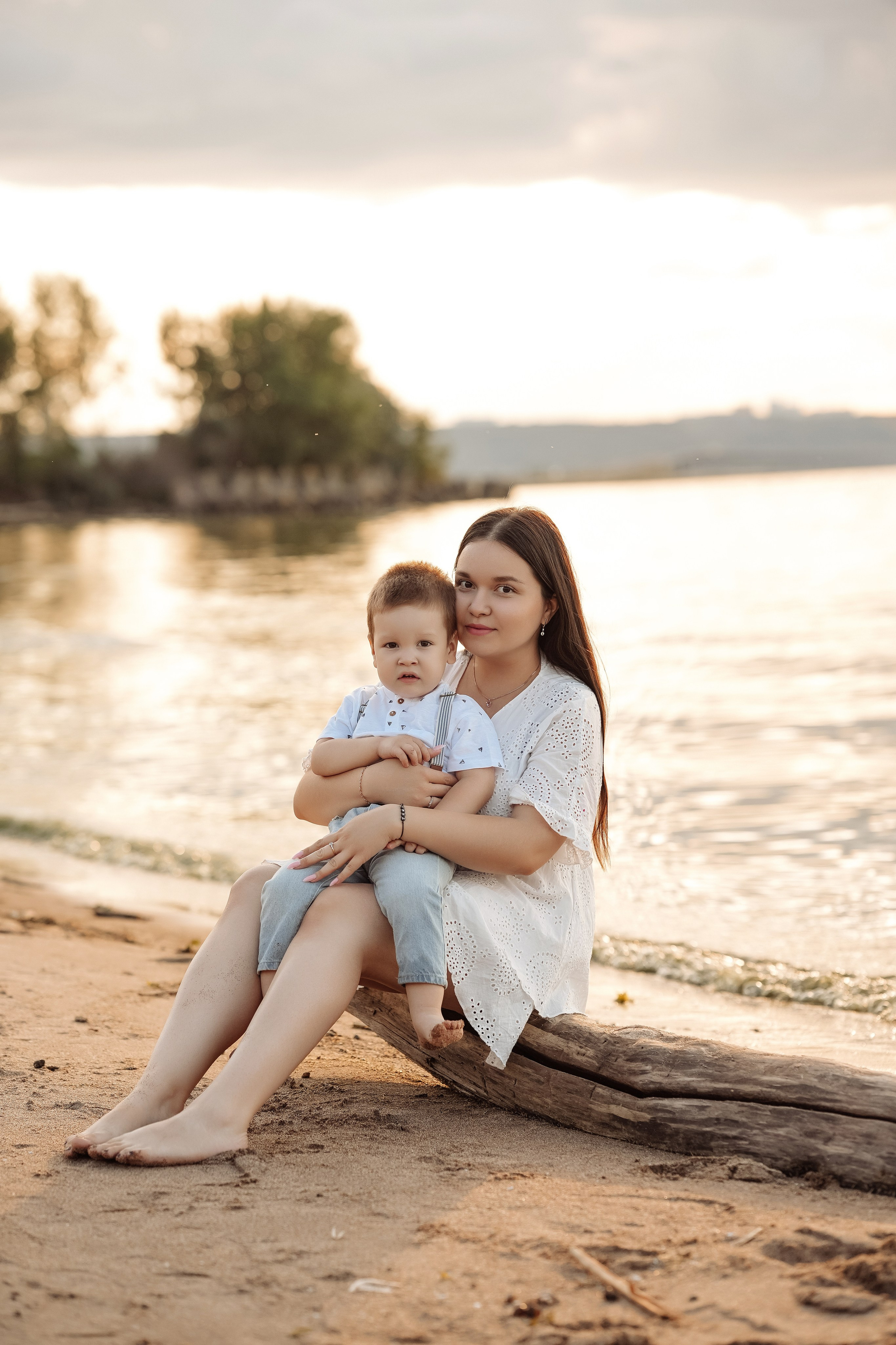 Берег Волги семья лето. Семейный и свадебный фотограф в Ульяновске Арина Авдеева