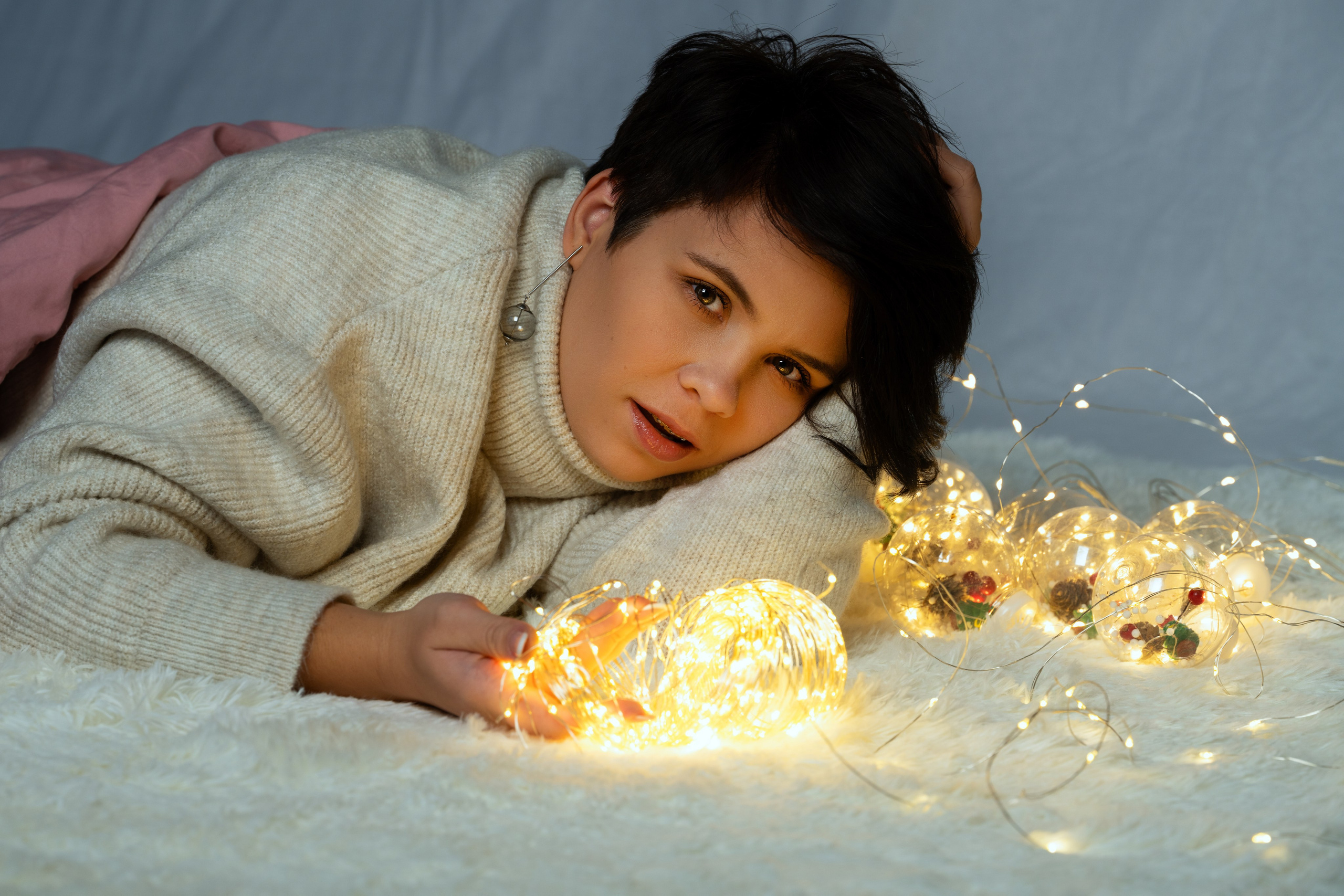 Зимняя праздничная фотосъёмка девушки