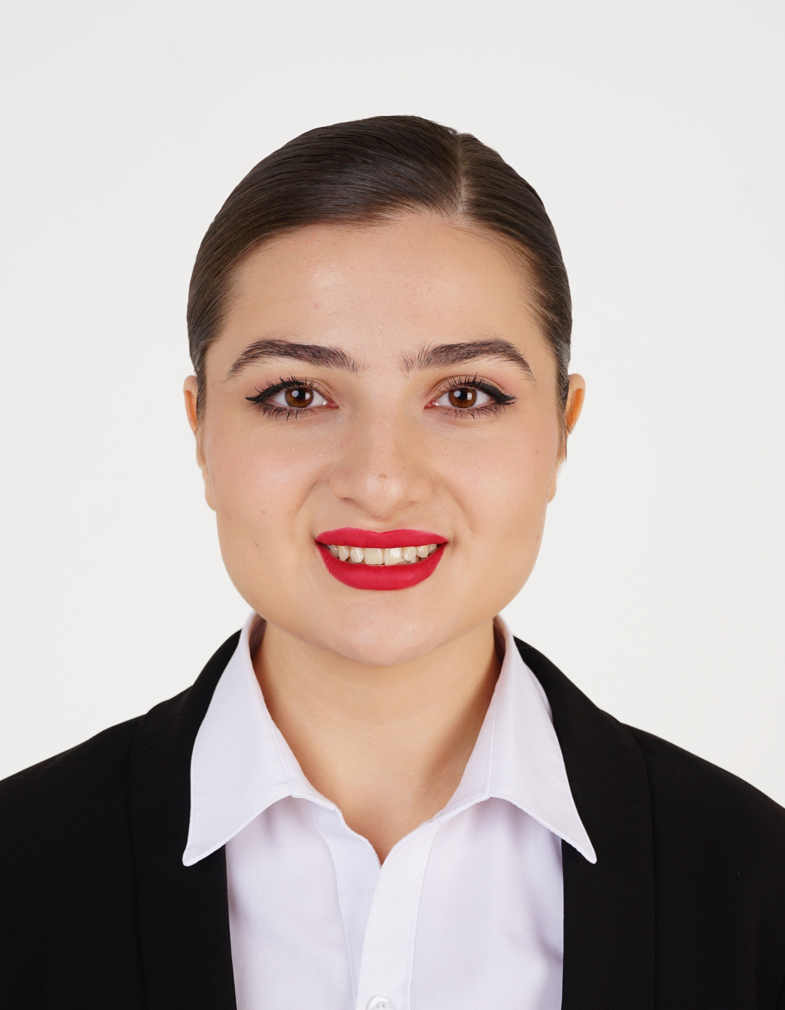 Съёмка для резюме Emirates / Etihad и др. Женский фотограф в Химках Алёна Ленёва