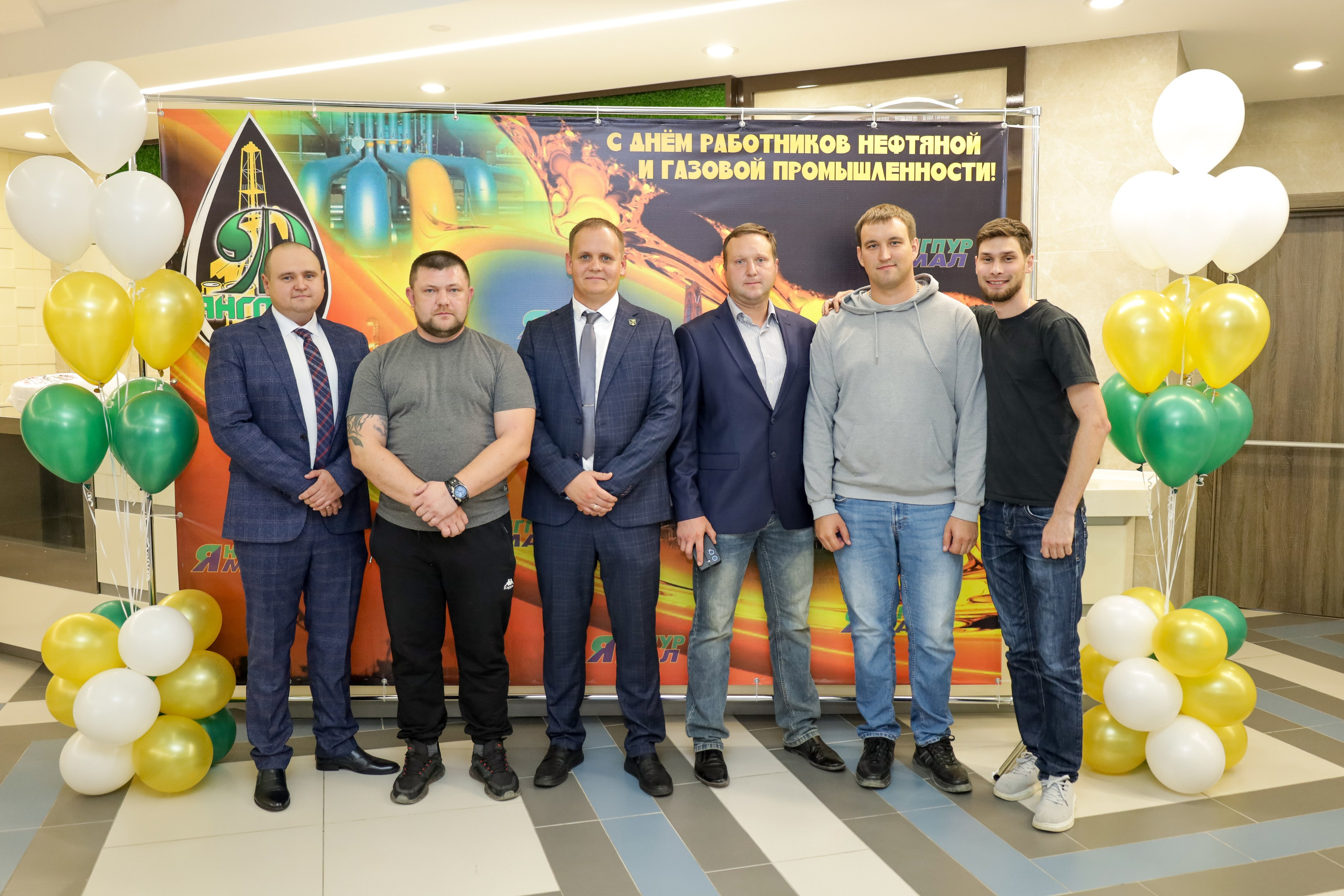 Награждение ко дню работников нефтяной, газовой и топливной промышленности. Фотограф в Губкинском | Александра Артамонова