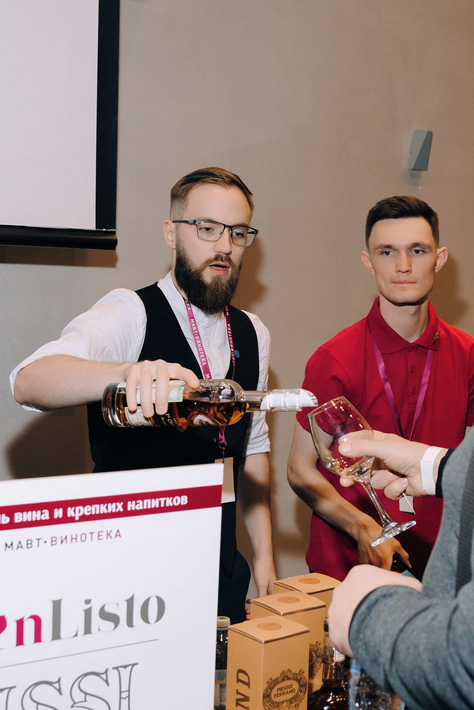 ФЕСТИВАЛЬ ВИНА И КРЕПКИХ НАПИТКОВ МАВТ-ВИНОТЕКА. Репортажный фотограф Зуев Роман г. Челябинск