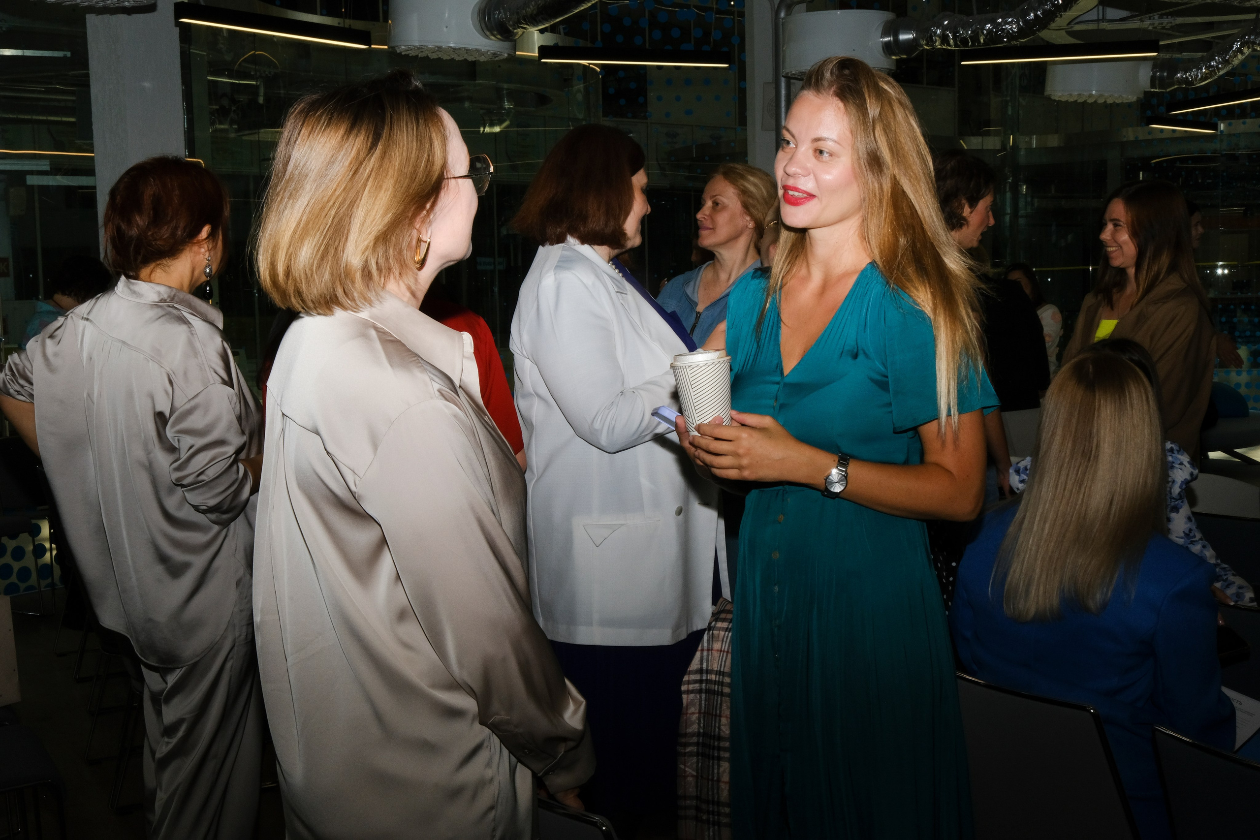 Репортаж бизнес-конференции в Сколково от сообщества BRUSNIKA. Индивидуальная фотосъёмка в Москве. Фотограф Василиса Тарасова