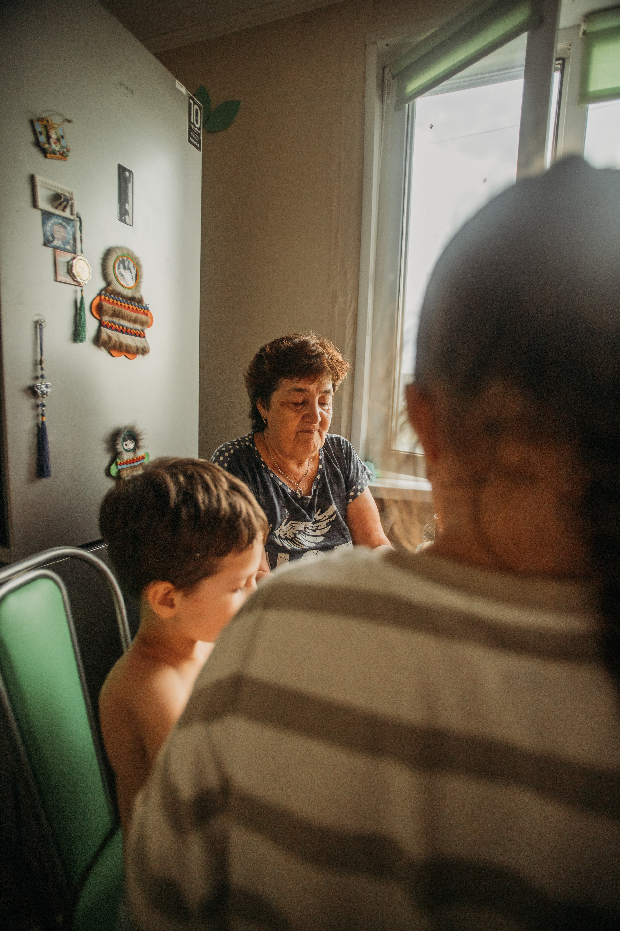 Домашняя фотосессия моей семьи. Венера Гайн. Репортажный фотограф  Тюмень. Обучение фотографии с 0