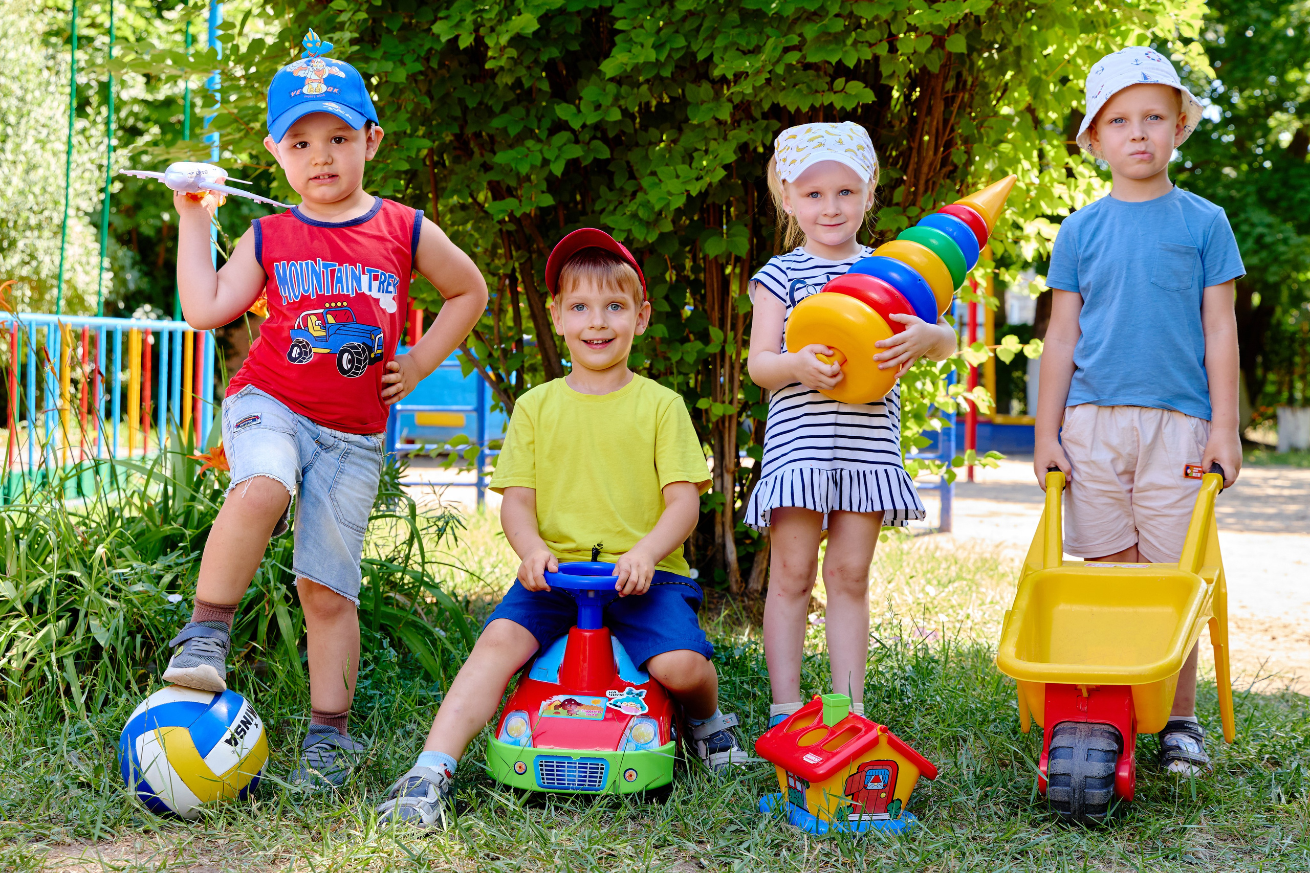 Пример летней съёмки в детском саду № 92 младшая группа Ромашки. Фотограф Выпускные альбомы Таганрог Сергей Коробченко