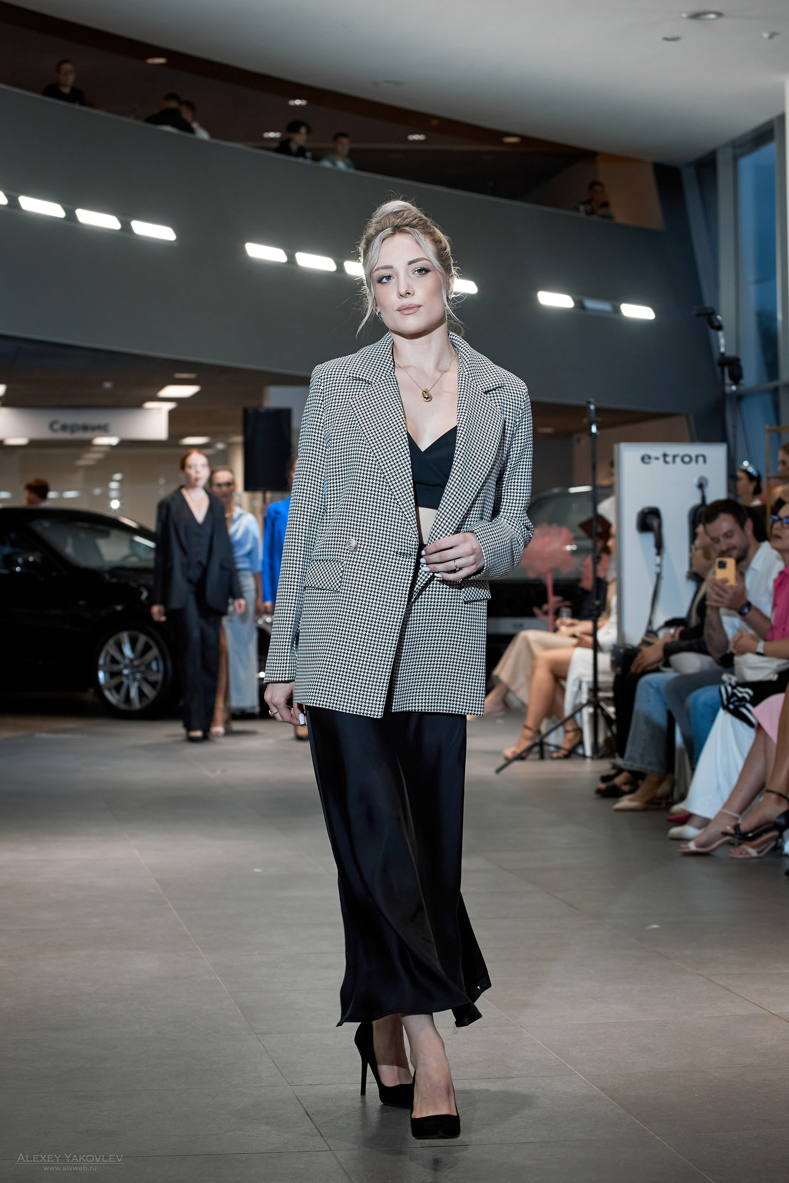 Модный показ PRE-FALL модельной школы Modeling+. Фотограф Алексей Яковлев