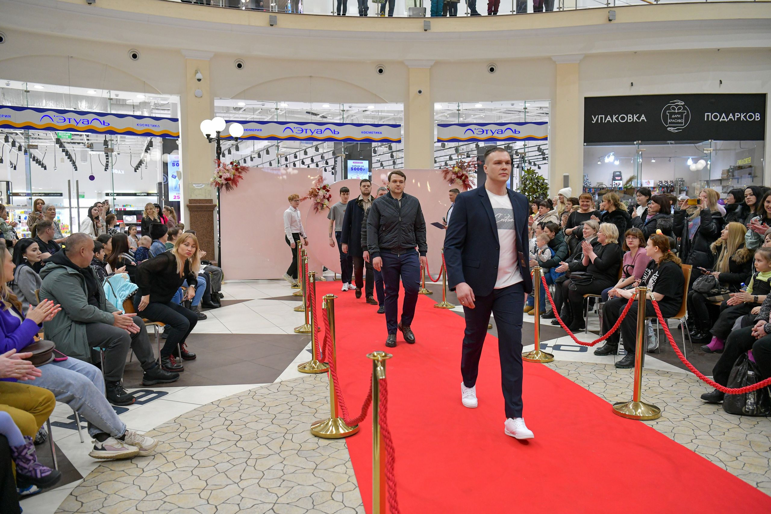 Модный показ 2024. Свой взгляд через объектив