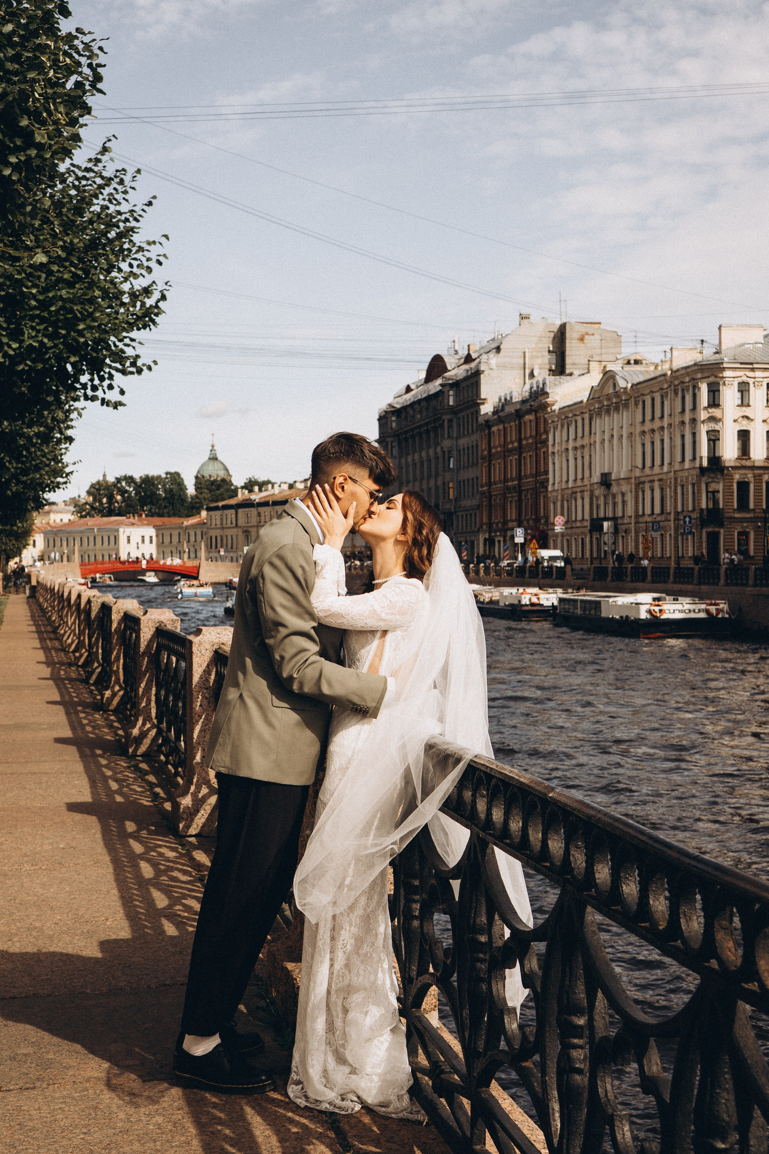 СВАДЕБНАЯ ПРОГУЛКА ВОЗЕ ИСАИКЕВСКОГО СОБОРА АСТОРИИ И ЗАКОНОДАЛЕТНОГО СОБРАНИЯ. Профессиональный фотограф, Санкт-Петербург — Виктория Богомолова