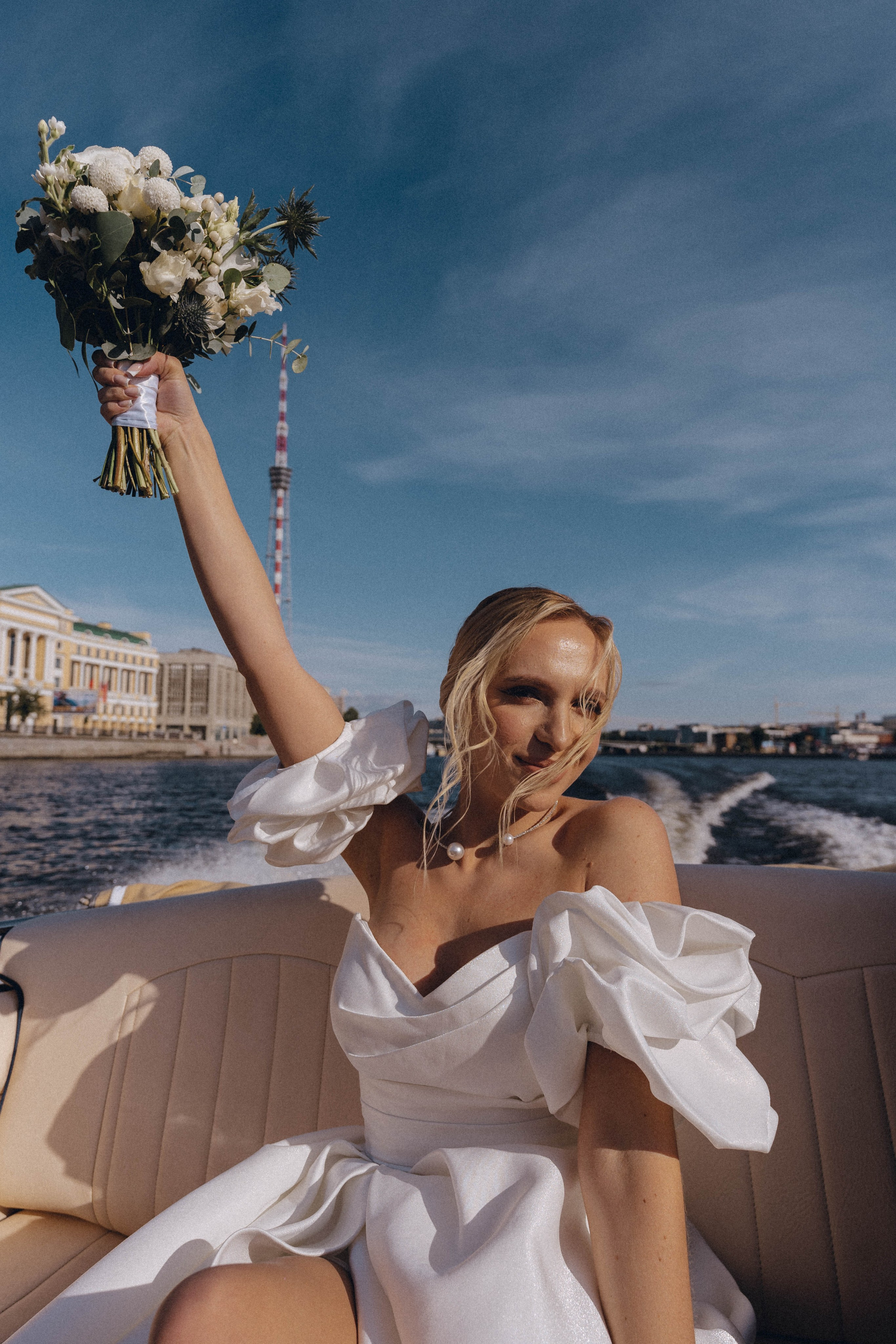 СВАДЕНБНАЯ СЬЕМКА НА КАТЕРЕ ПО КАНАЛАМ САНКТ-ПЕТЕРБУРГА И В АКВАТОРИИ НЕВЫ. Профессиональный фотограф, Санкт-Петербург — Виктория Богомолова