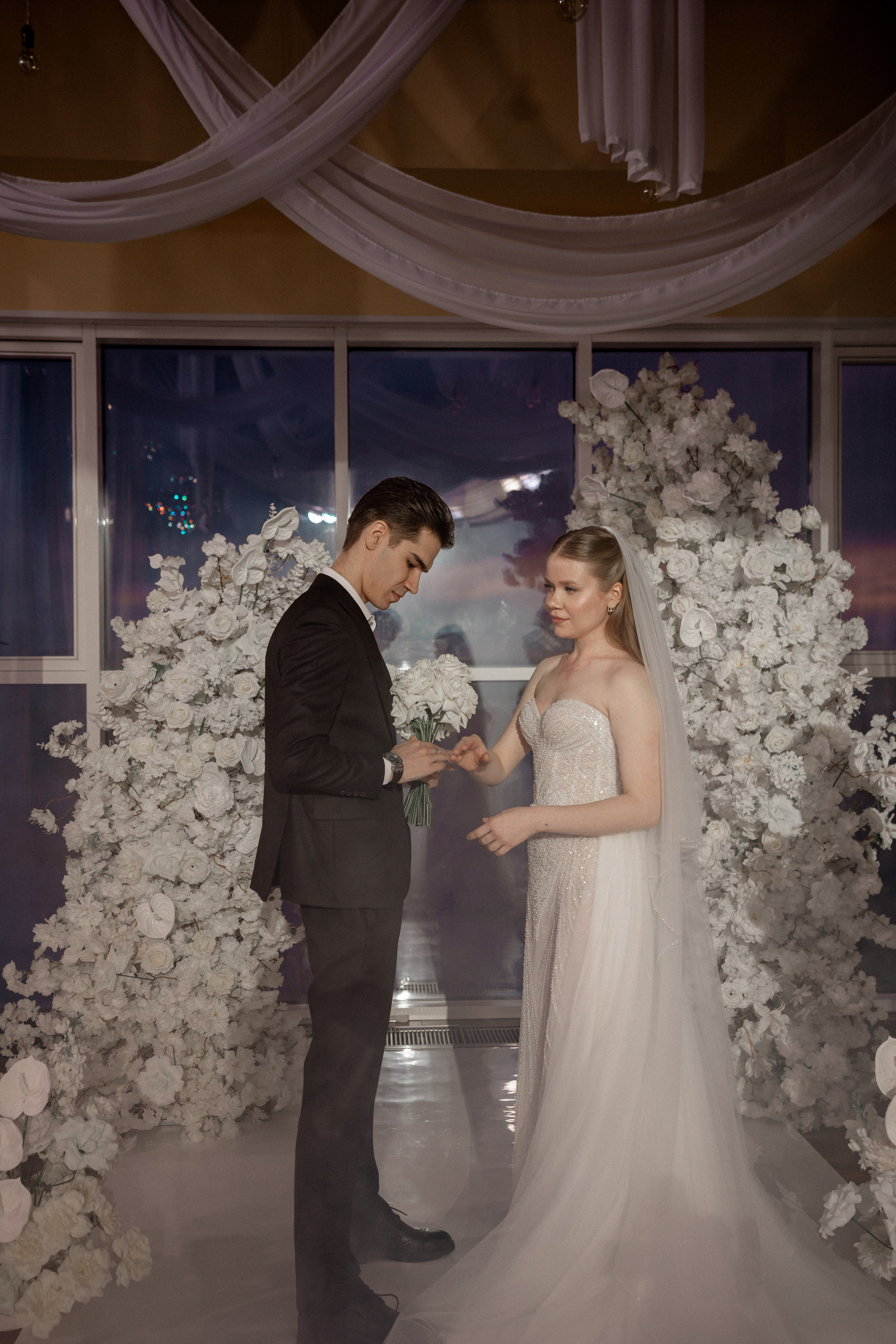 СВАДЕБНАЯ СЬЕМКА СБОРОВ В ОТЕЛЕ И ВЫЕЗД НА ЦЕРЕМОНИЮ (СНЯТО В СИБИРЕ В НИЖНЕВАРТОВСКЕ). Профессиональный фотограф, Санкт-Петербург — Виктория Богомолова
