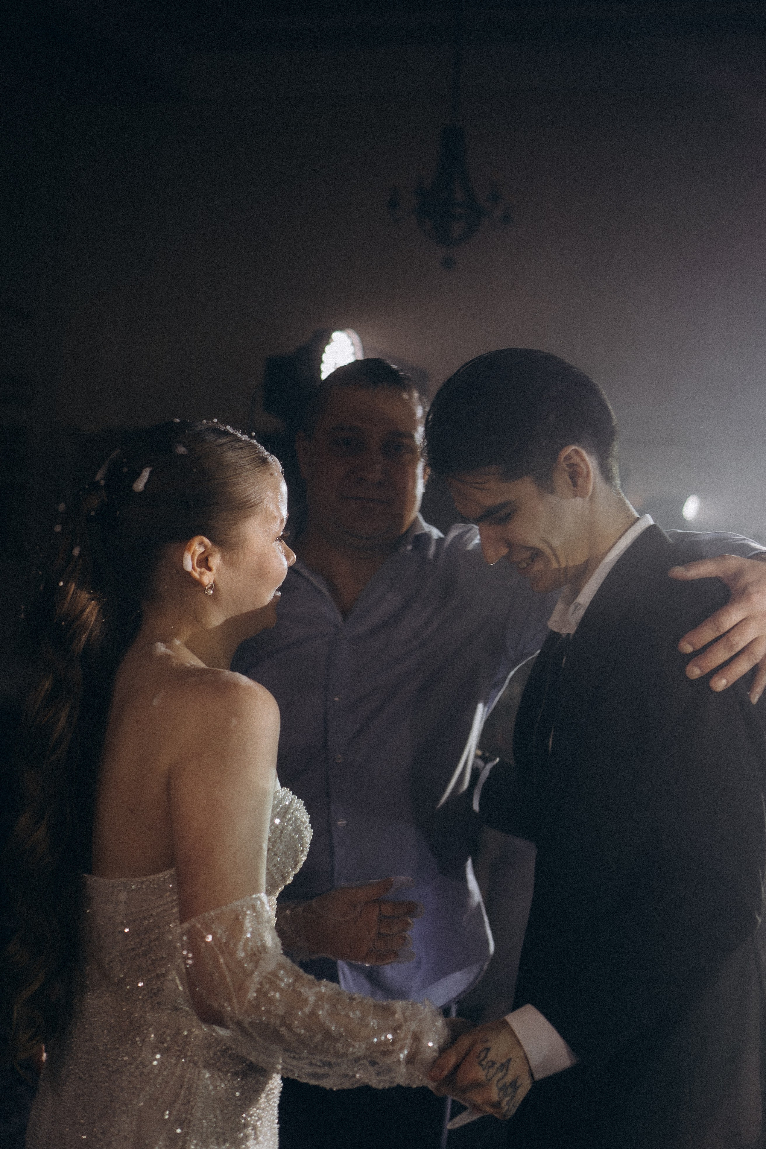 СВАДЕБНАЯ СЬЕМКА СБОРОВ В ОТЕЛЕ И ВЫЕЗД НА ЦЕРЕМОНИЮ (СНЯТО В СИБИРЕ В НИЖНЕВАРТОВСКЕ). Профессиональный фотограф, Санкт-Петербург — Виктория Богомолова